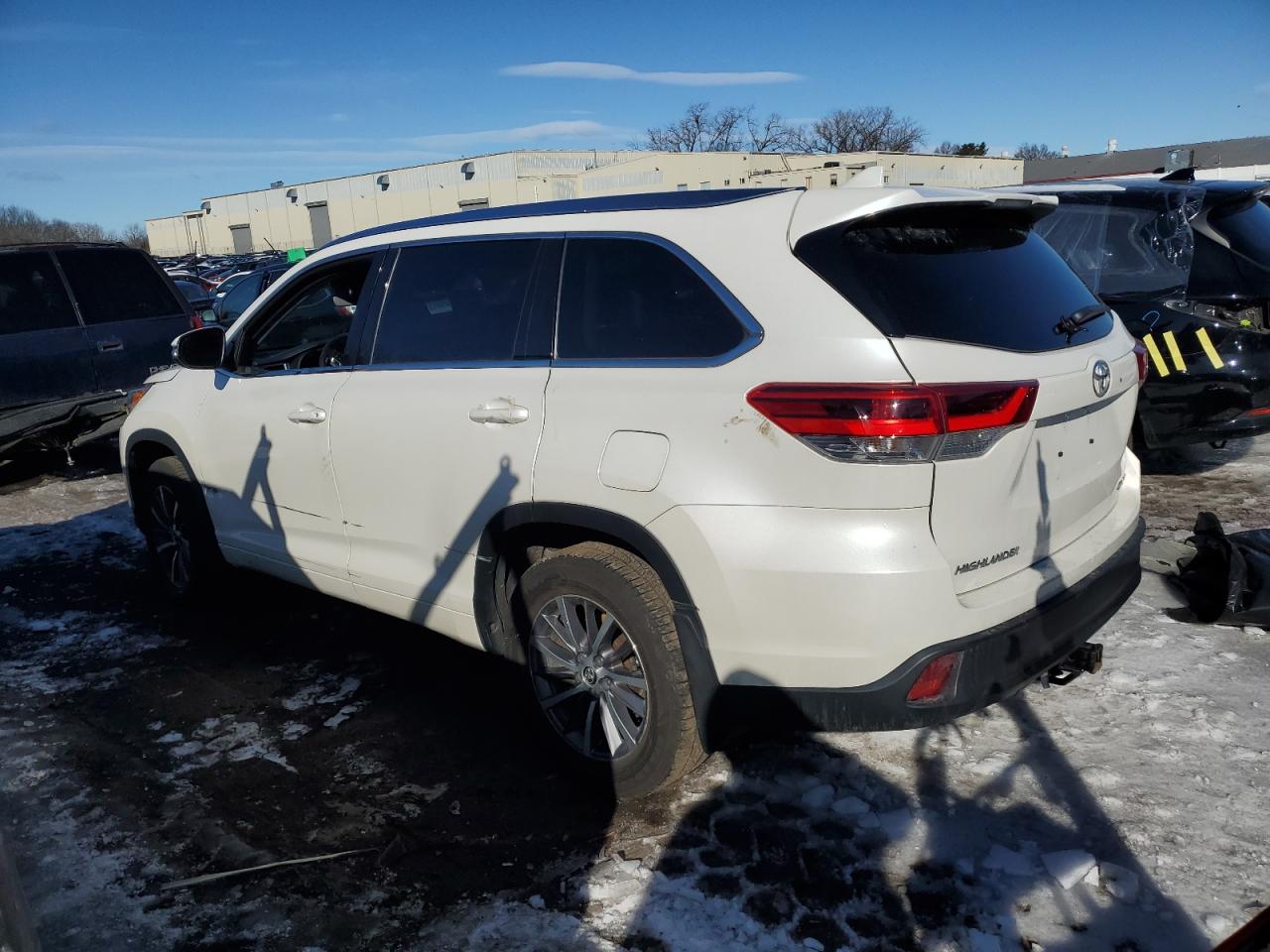 2018 Toyota Highlander VIN 5TDJZRFH0JS846445 Copart auction photo, all over damage thumbnail 2