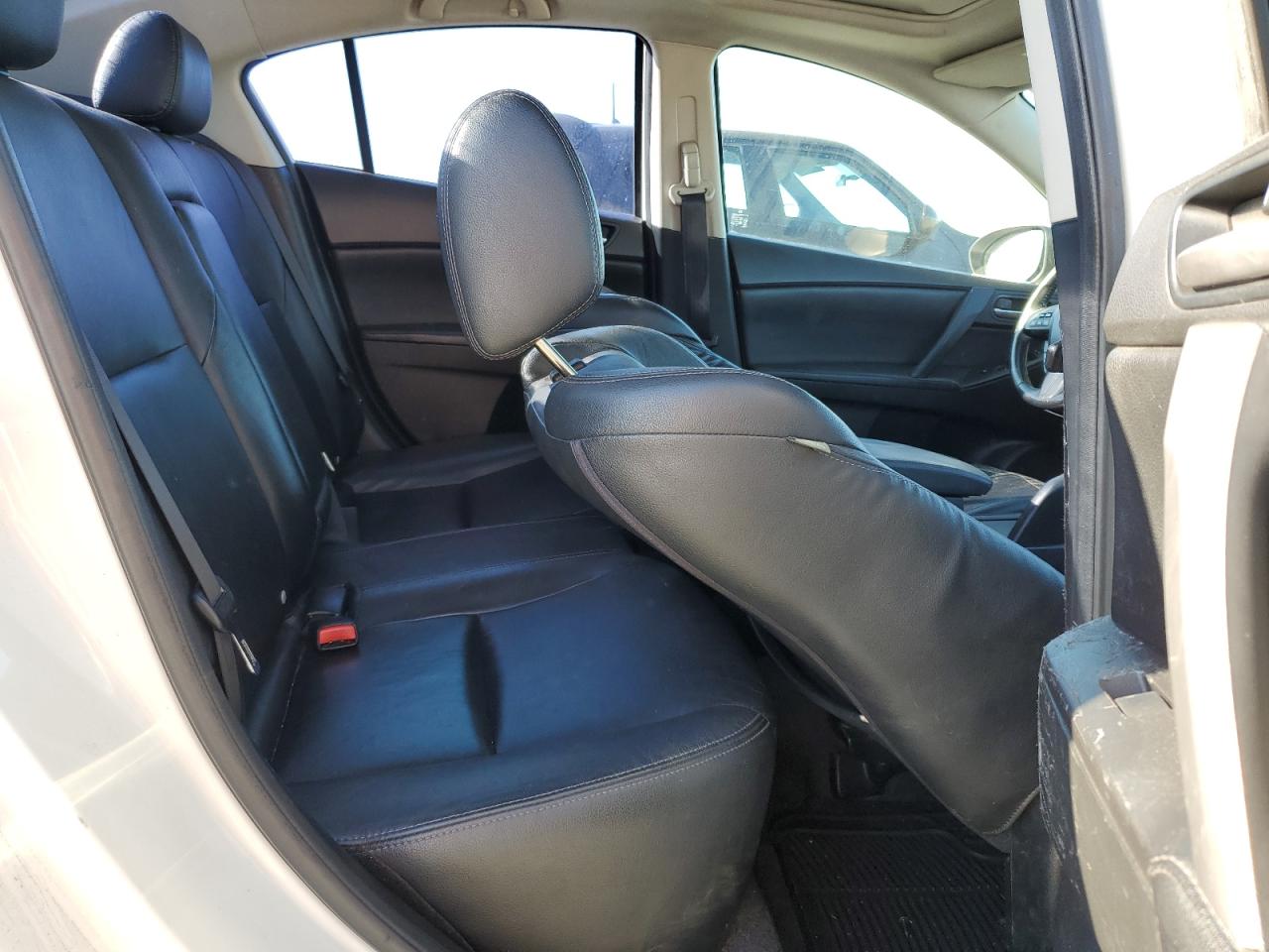 2011 Mazda 3 VIN JM1BL1W65B1364851 Copart auction photo, rear end damage thumbnail 10