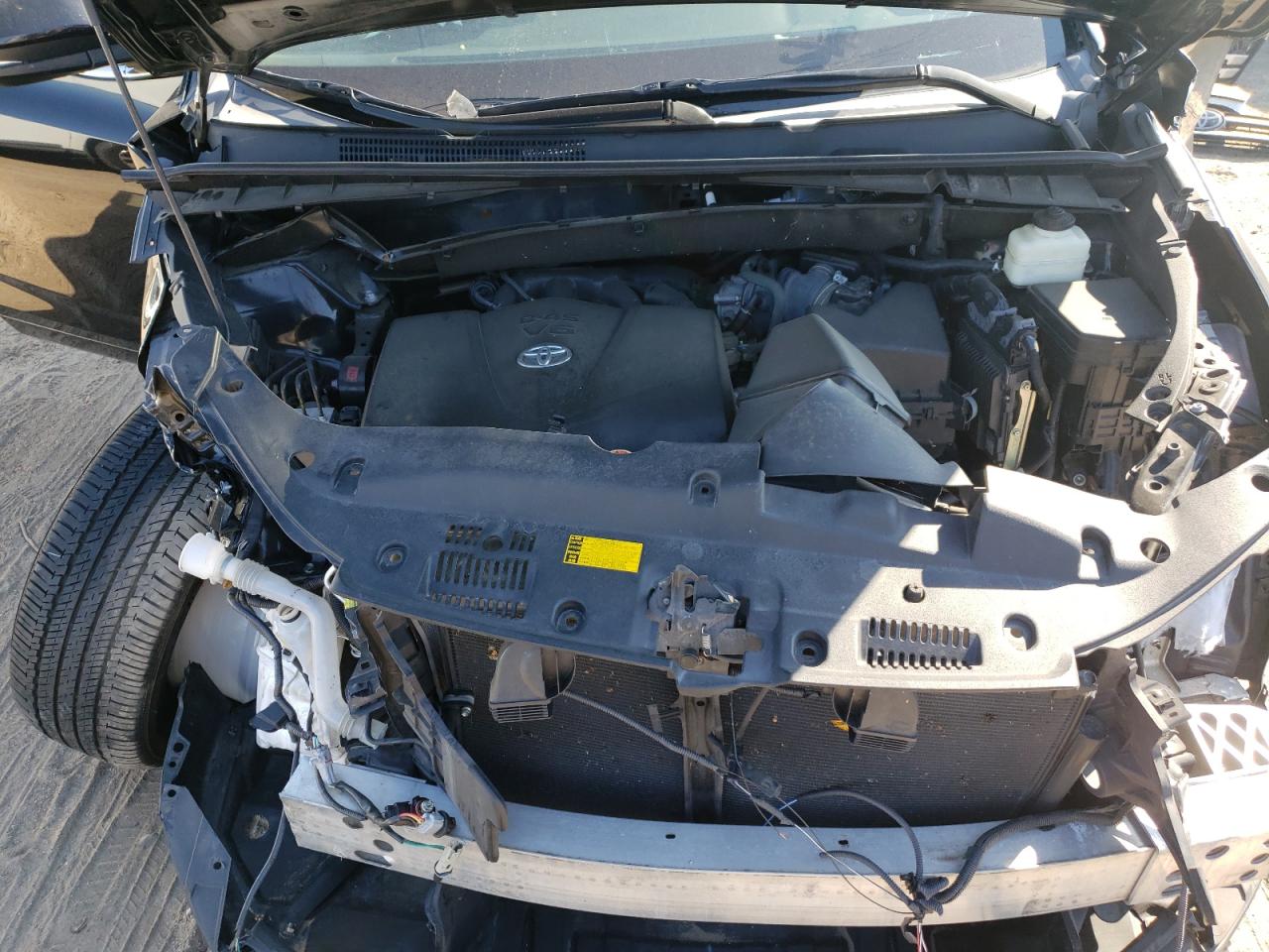 2018 Toyota Highlander VIN 5TDKZRFH5JS526686 Copart auction photo, front end damage thumbnail 12