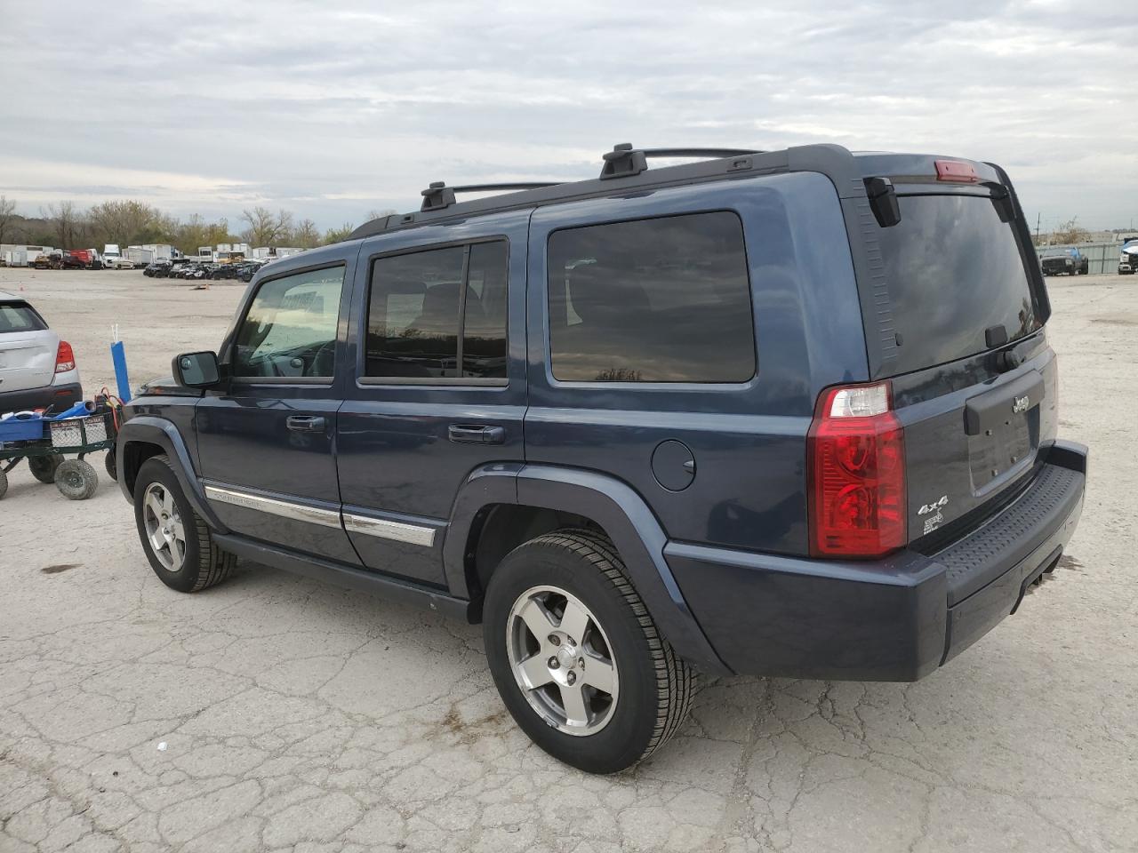 2010 Jeep Commander VIN 1J4RG4GK6AC119618 Copart auction photo, front end damage thumbnail 2