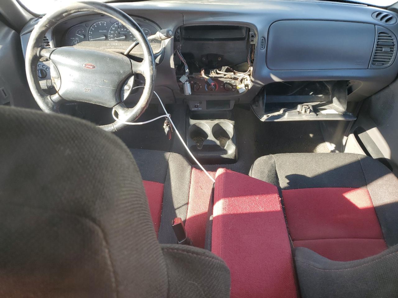 2000 Ford Ranger VIN 1FTZR15XXYTA81012 Copart auction photo, side / front end damage thumbnail 8