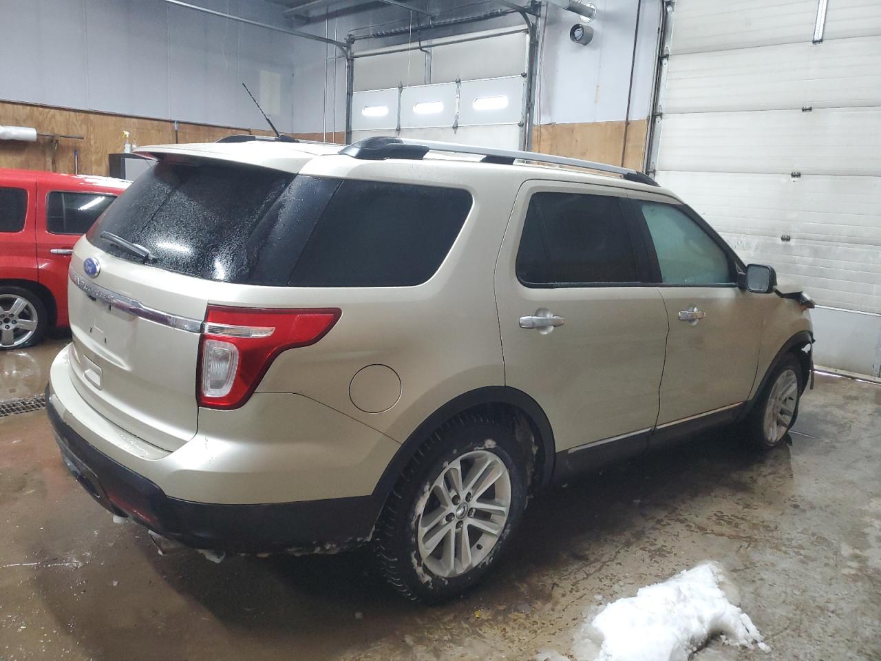 2011 Ford Explorer VIN 1FMHK7D84BGA56261 Copart auction photo, front end / minor dent/scratches damage thumbnail 3