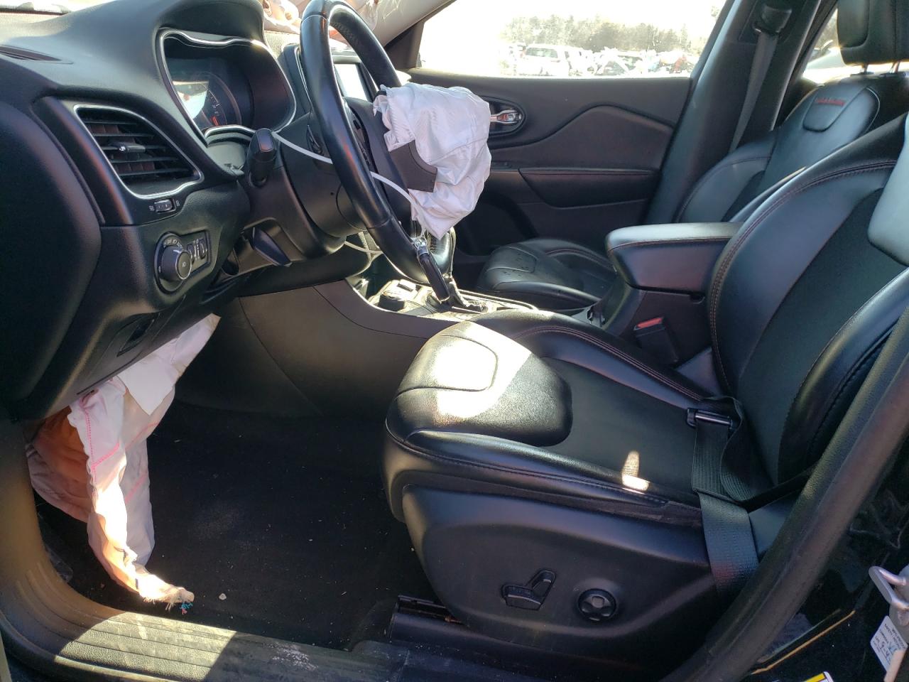 2019 Jeep Cherokee VIN 1C4PJMBX1KD298504 Copart auction photo, side / front end damage thumbnail 7