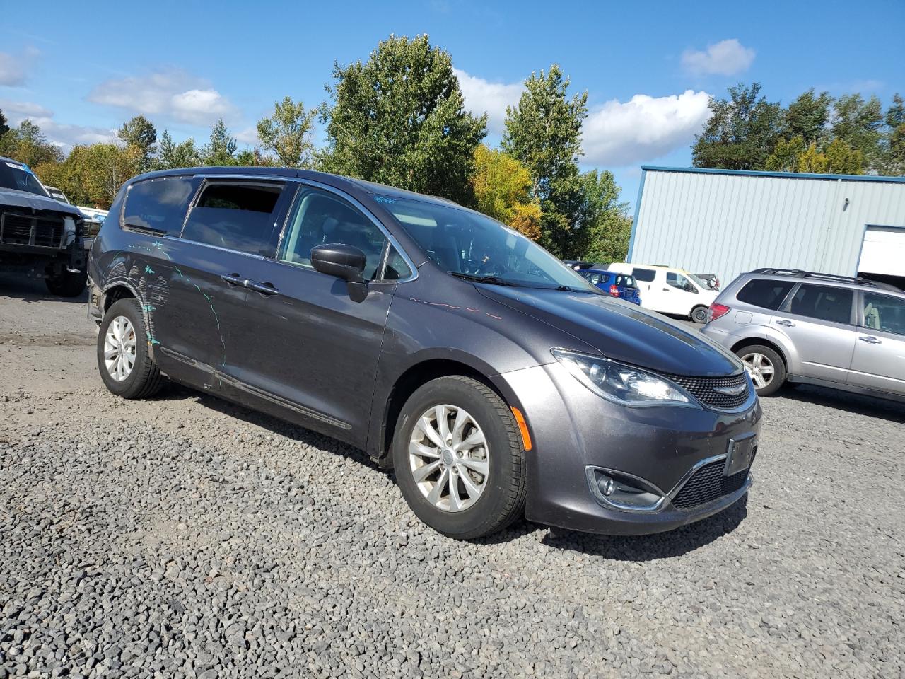 2017 Chrysler Pacifica VIN 2C4RC1BG3HR692044 Copart auction photo, rear end / side damage thumbnail 4
