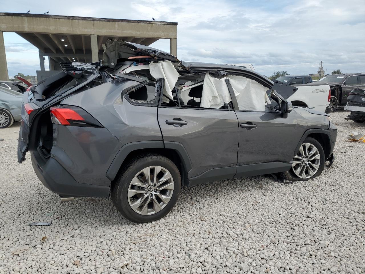 2021 Toyota RAV 4 VIN 2T3W1RFV5MC138540 Copart auction photo, biohazard/chemical / all over damage thumbnail 3
