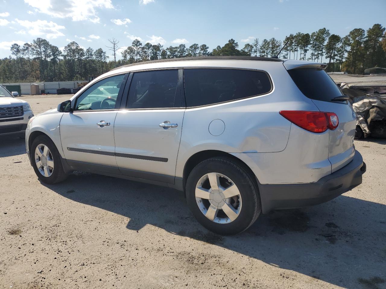 2010 Chevrolet Traverse VIN 1GNLREED3AS154890 Copart auction photo, front end damage thumbnail 2