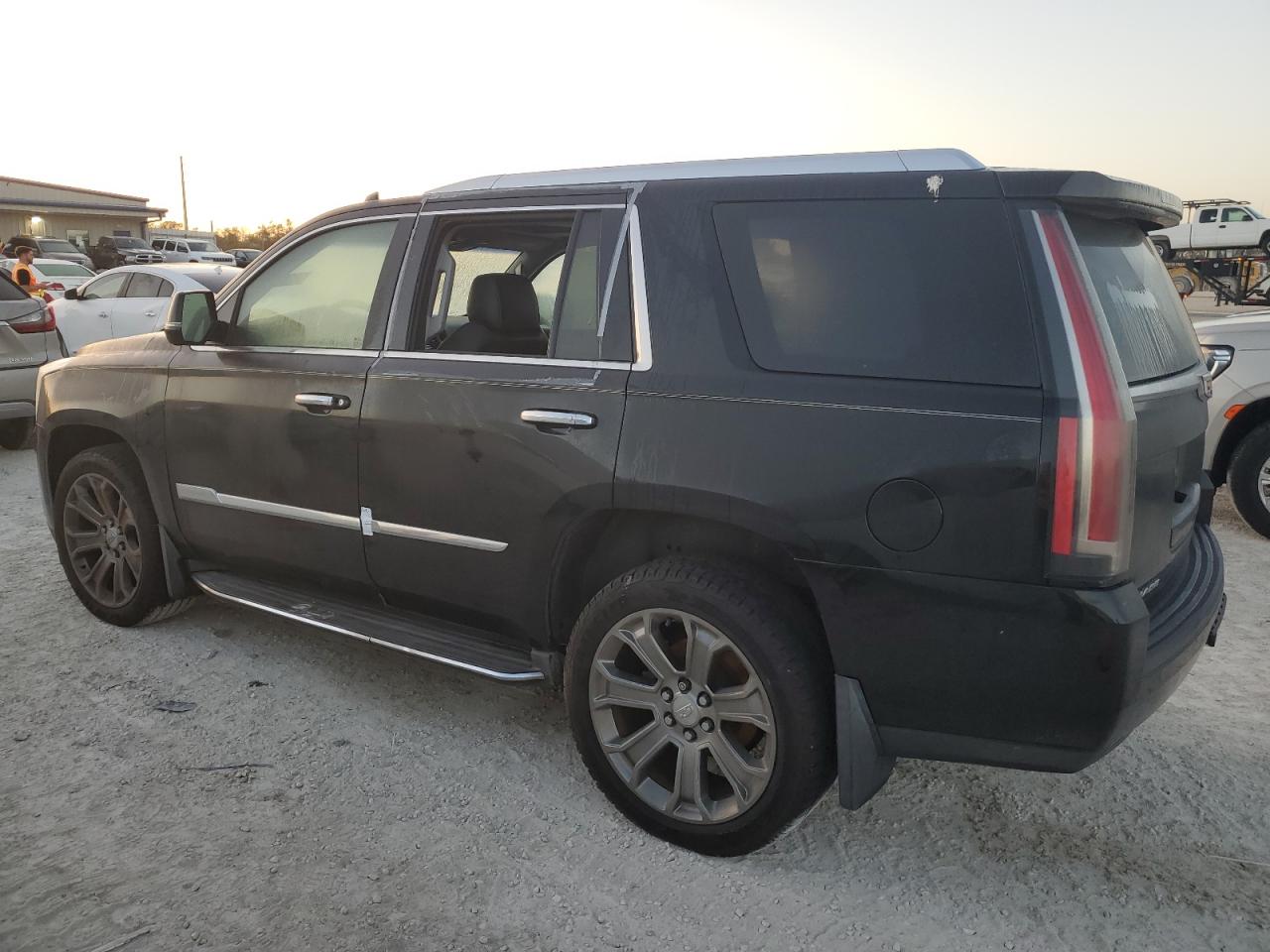 2016 Cadillac Escalade VIN 1GYS3BKJ6GR325012 Copart auction photo, water/flood / minor dent/scratches damage thumbnail 2
