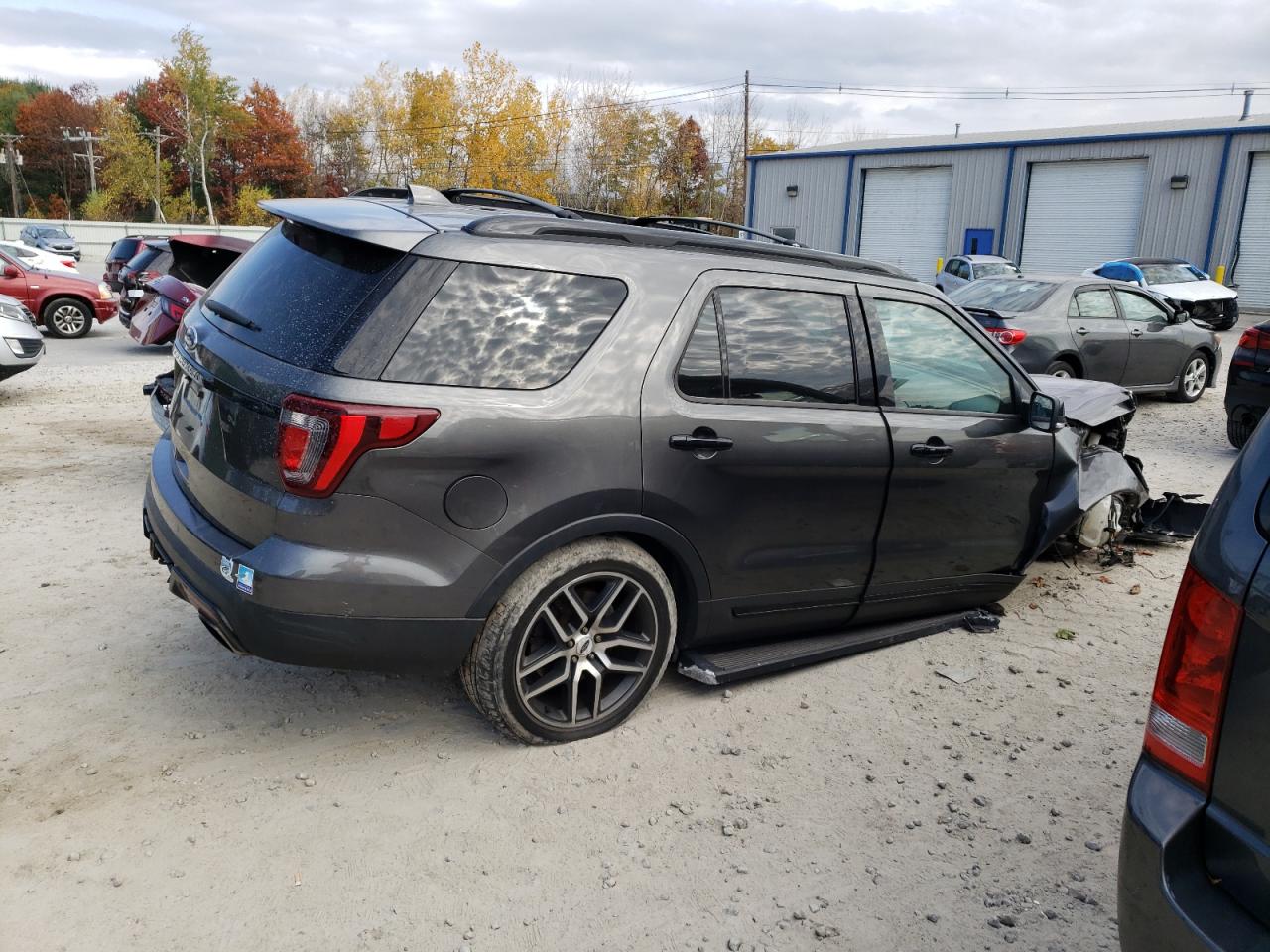 2017 Ford Explorer VIN 1FM5K8GT4HGB48486 Copart auction photo, front end / side damage thumbnail 3