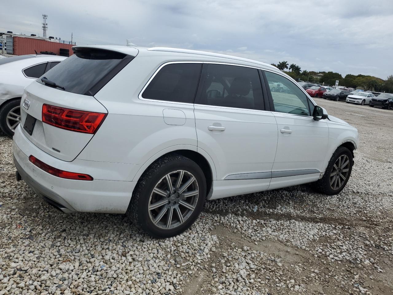2017 Audi Q7 VIN WA1LHAF71HD038447 Copart auction photo, front end damage thumbnail 3