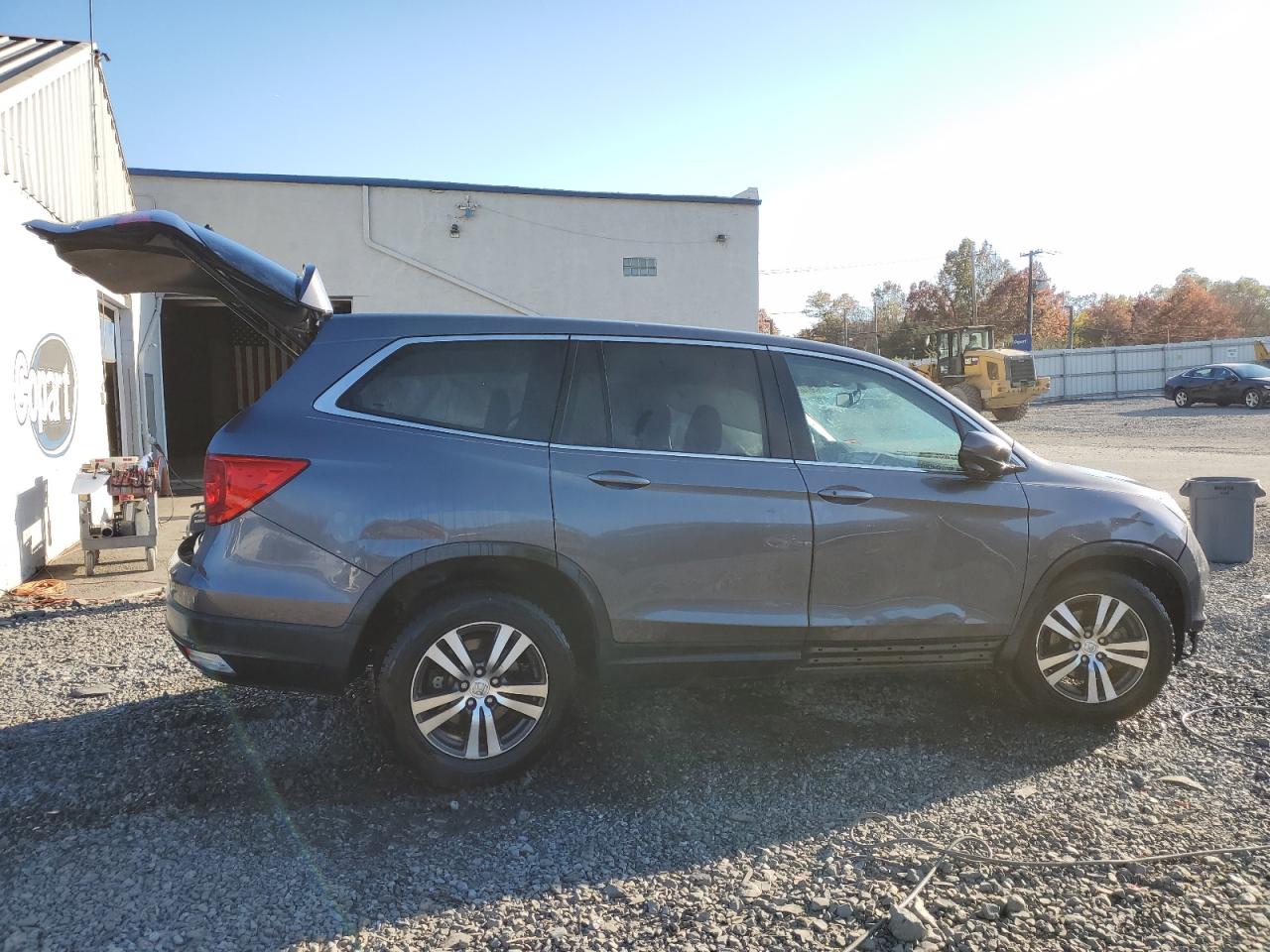 2016 Honda Pilot VIN 5FNYF6H58GB047292 Copart auction photo, front end / side damage thumbnail 3