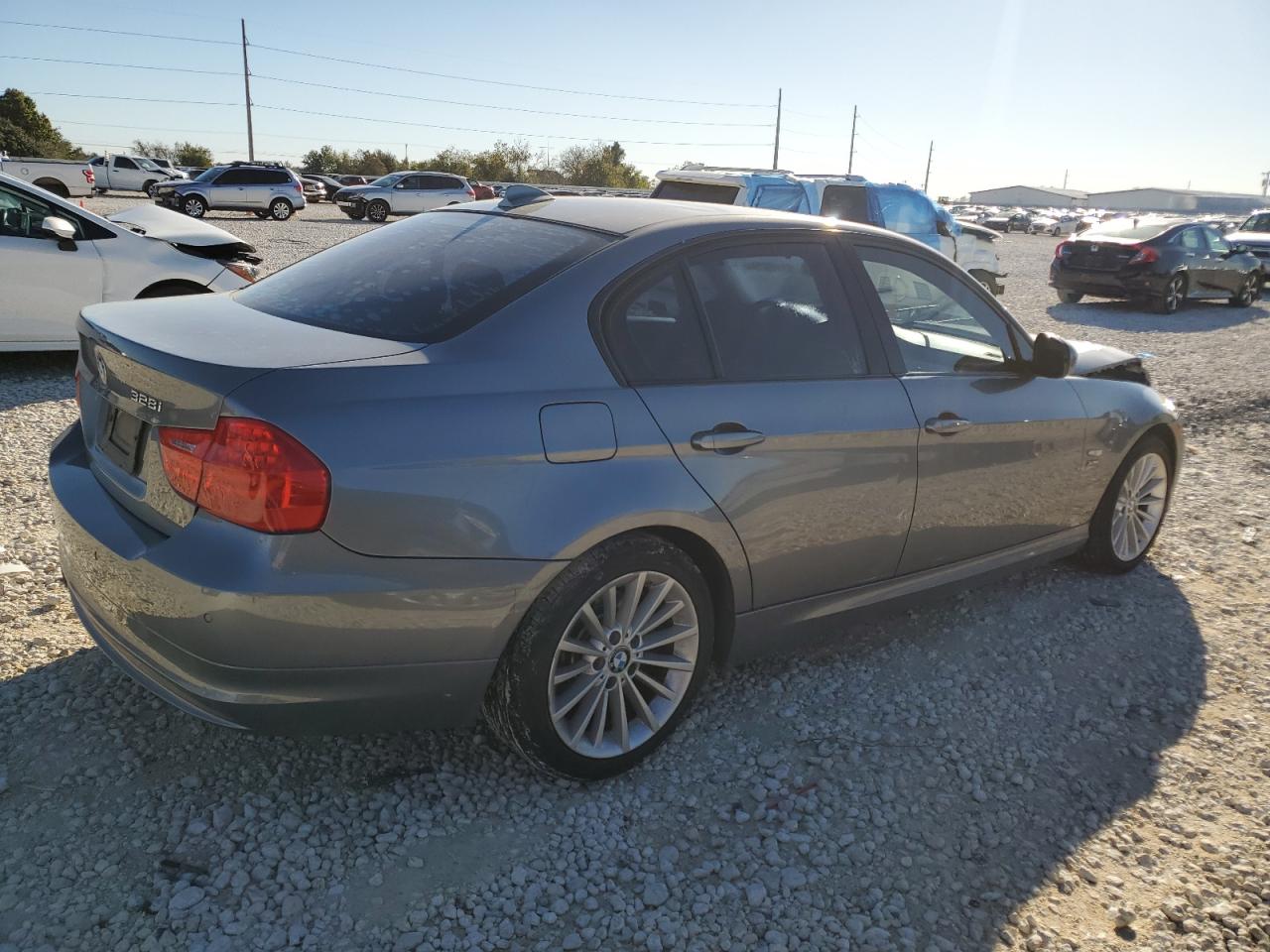 2011 BMW 3er VIN WBAPK7C50BF196477 Copart auction photo, all over damage thumbnail 3
