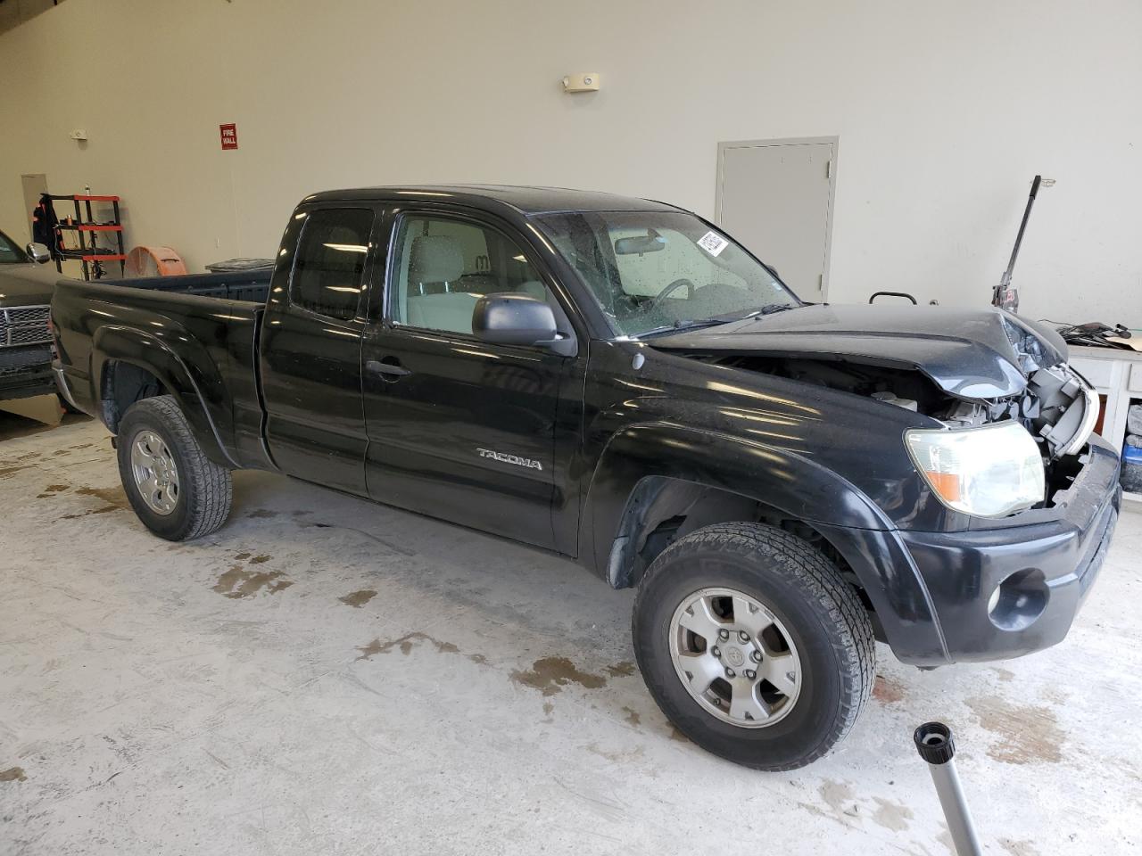2006 Toyota Tacoma VIN 5TETU62N66Z160101 Copart auction photo, front end / minor dent/scratches damage thumbnail 4