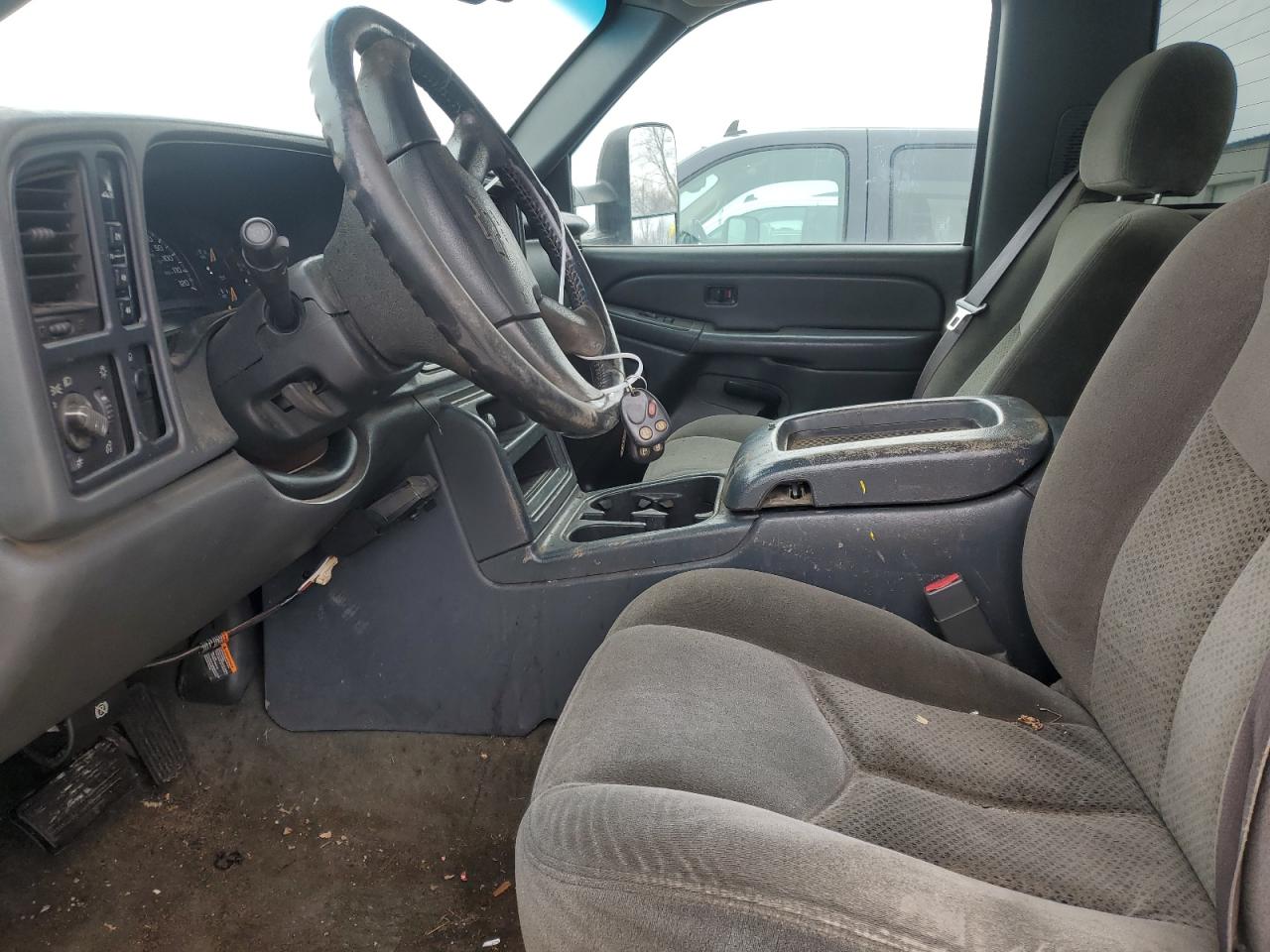 2005 Chevrolet Silverado VIN 1GCHK24235E174515 Copart auction photo, rear end damage thumbnail 7
