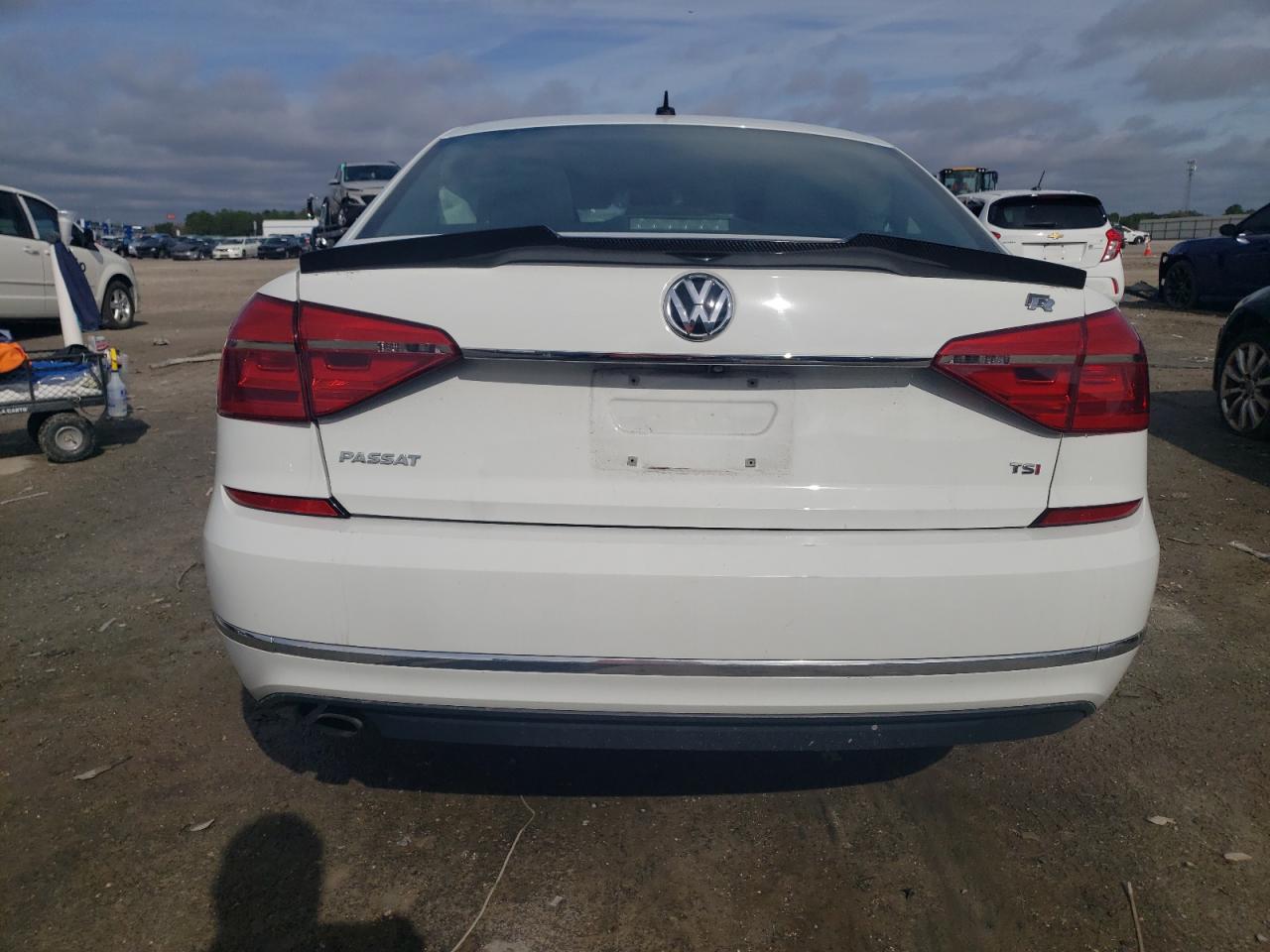 2016 Volkswagen Passat VIN 1VWAT7A35GC057457 Copart auction photo, front end / minor dent/scratches damage thumbnail 6