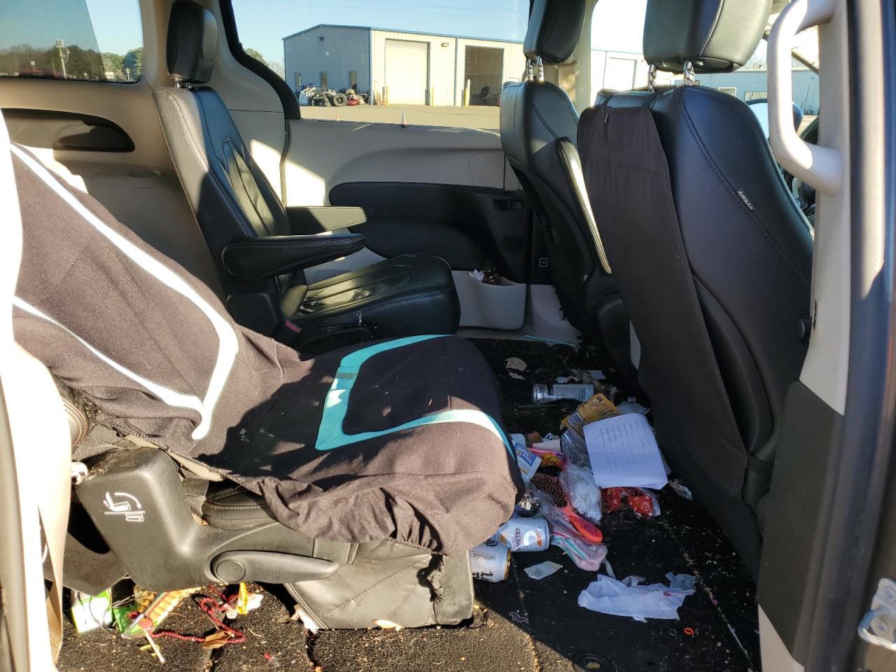 2018 Chrysler Pacifica VIN 2C4RC1BG7JR185802 Copart auction photo, all over damage thumbnail 11