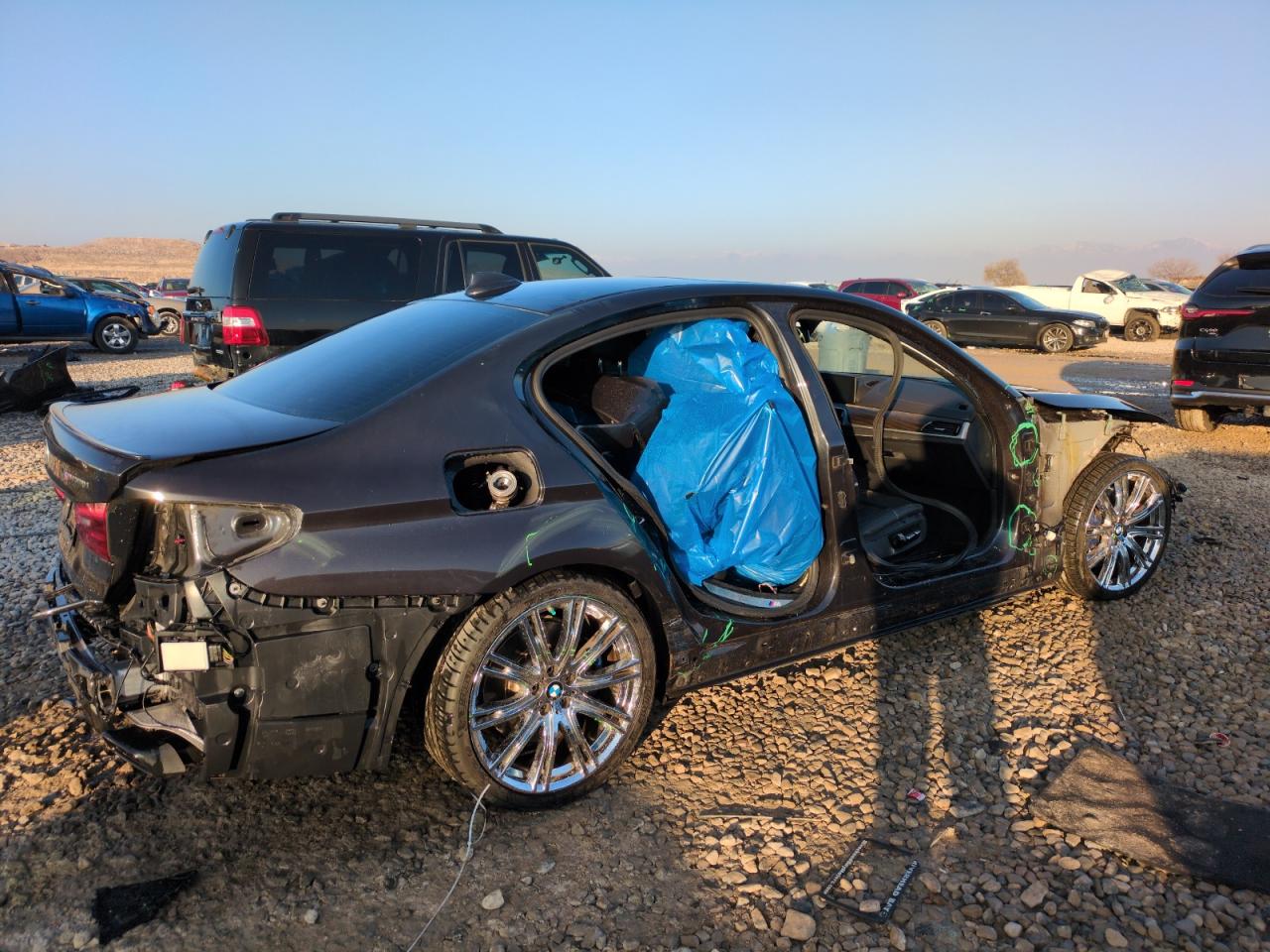 2019 BMW M5 VIN WBAJB9C59KB288499 Copart auction photo, side / all over damage thumbnail 3