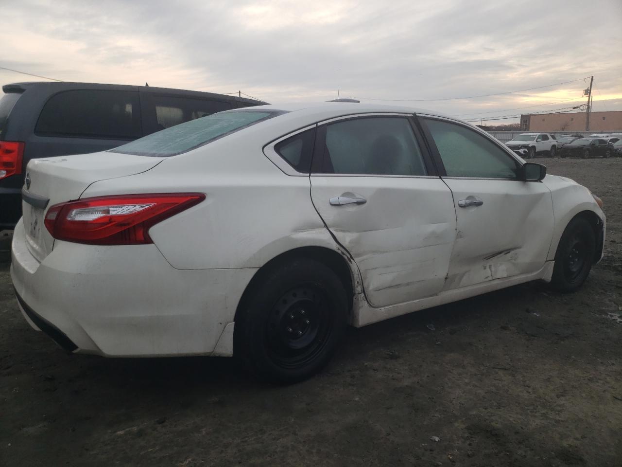 2017 Nissan Altima VIN 1N4AL3AP2HC275359 Copart auction photo, front end / side damage thumbnail 3