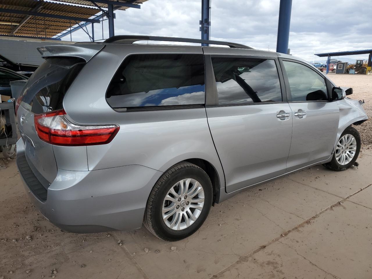 2017 Toyota Sienna VIN 5TDYZ3DC5HS837530 Copart auction photo, front end damage thumbnail 3