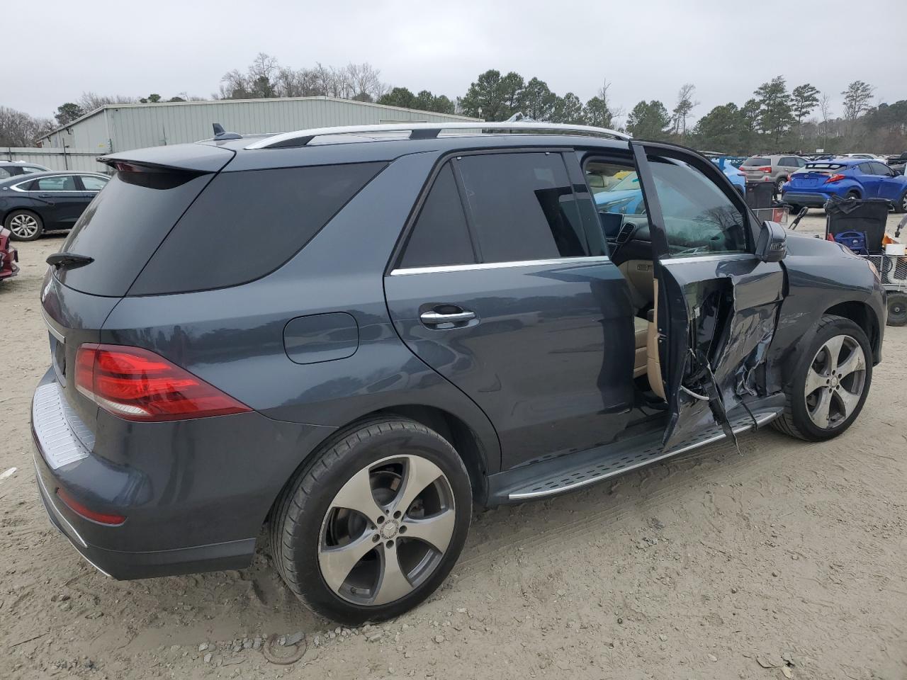 2016 Mercedes-Benz GLE VIN 4JGDA5JBXGA687192 Copart auction photo, side / minor dent/scratches damage thumbnail 3