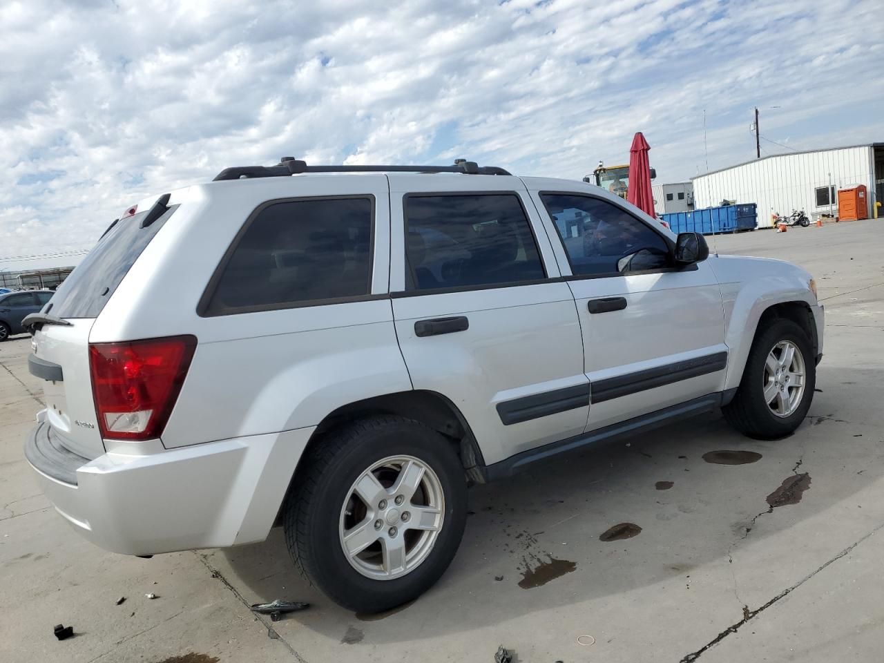 2005 Jeep Grand Cherokee VIN 1J4GR48K75C602914 Copart auction photo, side / front end damage thumbnail 3