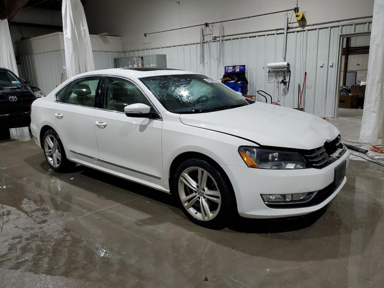 2014 Volkswagen Passat VIN 1VWCN7A34EC070183 Copart auction photo, side / front end damage thumbnail 4
