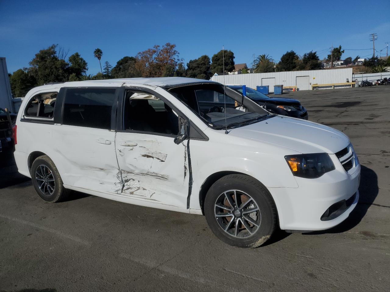 2018 Dodge Caravan VIN 2C4RDGEG8JR219922 Copart auction photo, all over damage thumbnail 4