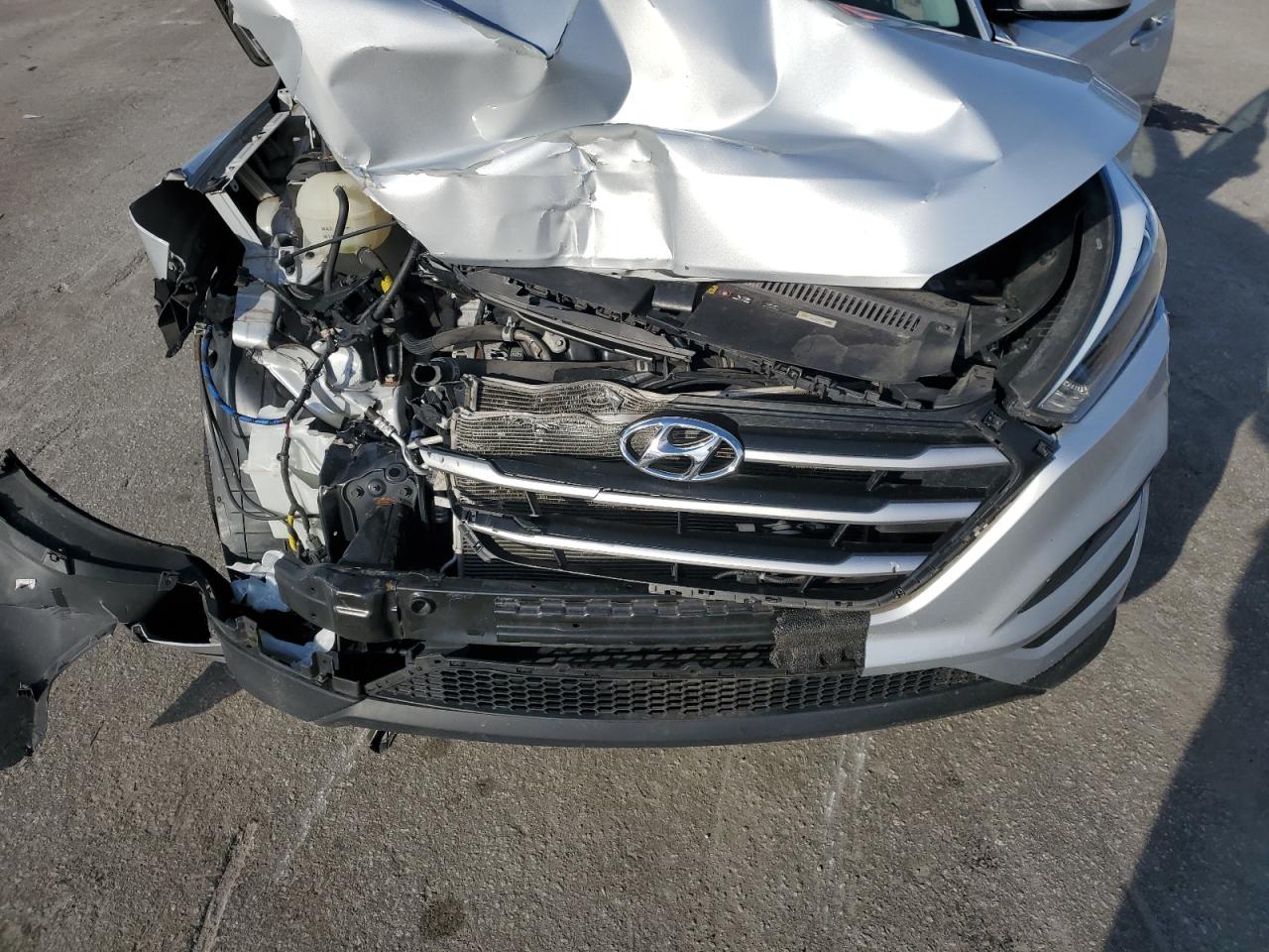 2018 Hyundai Tucson VIN KM8J2CA42JU698263 Copart auction photo, front end / side damage thumbnail 12