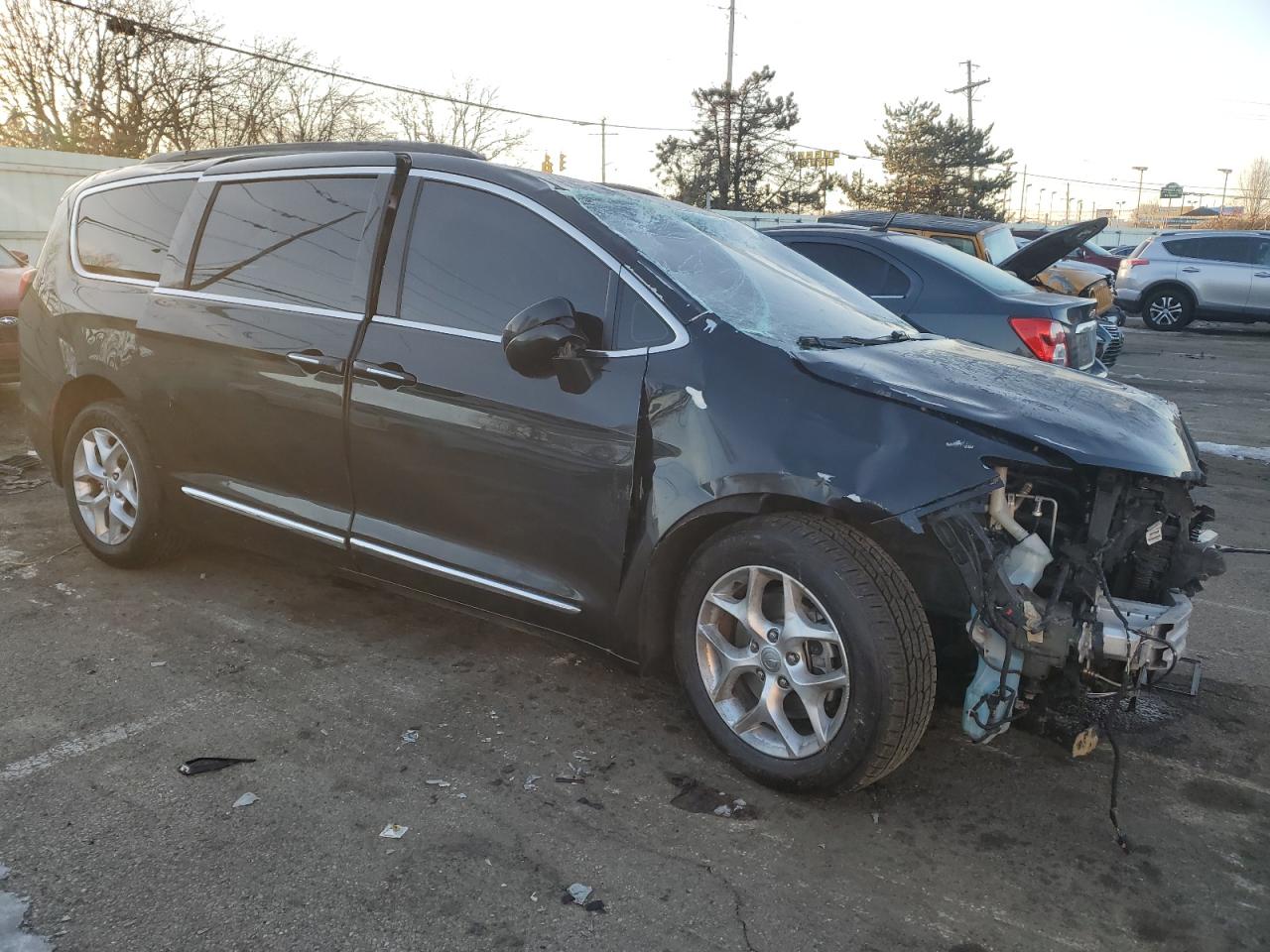 2017 Chrysler Pacifica VIN 2C4RC1BG2HR820547 Copart auction photo, rollover damage thumbnail 4