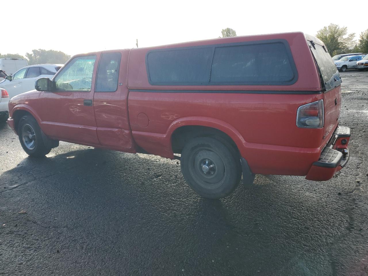 2000 Chevrolet S-10 Pickup VIN 1GCCS1955Y8312985 Copart auction photo, side / front end damage thumbnail 2