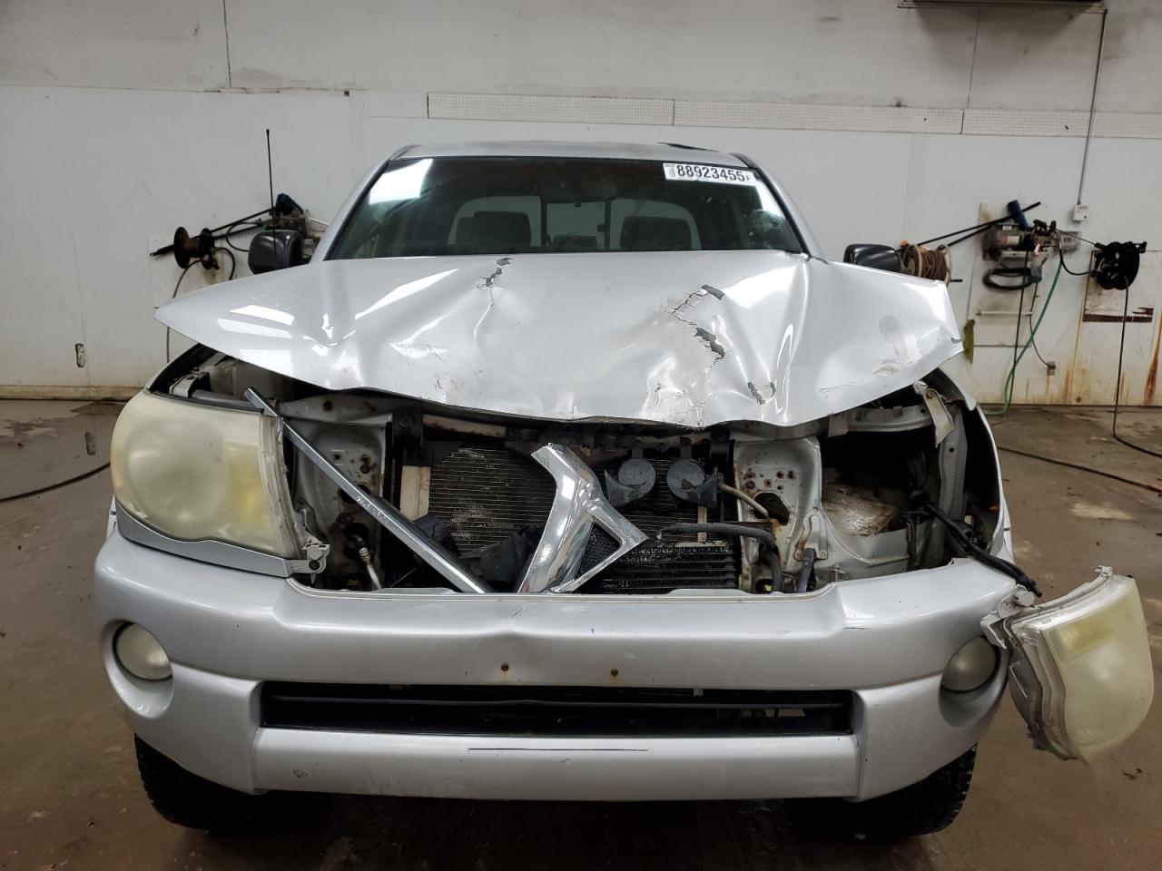 2005 Toyota Tacoma VIN 5TELU42N95Z044961 Copart auction photo, front end / minor dent/scratches damage thumbnail 5