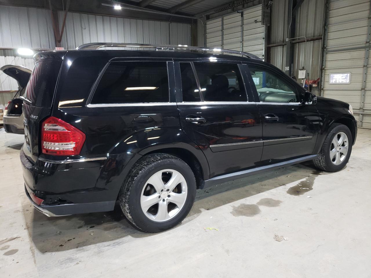 2011 Mercedes-Benz GL-klasse VIN 4JGBF7BE8BA631967 Copart auction photo, rear end / minor dent/scratches damage thumbnail 3