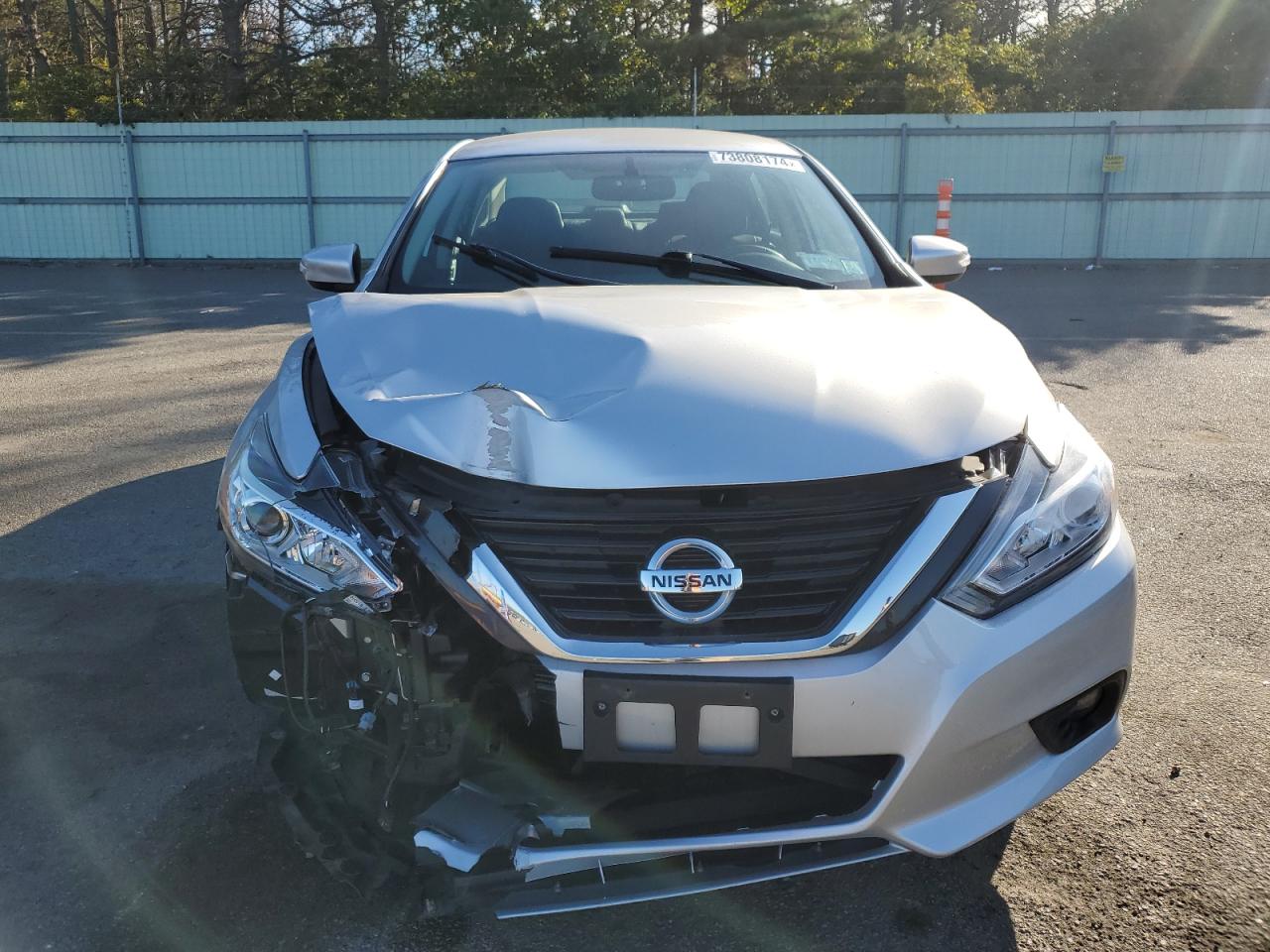 2018 Nissan Altima VIN 1N4AL3AP4JC215282 Copart auction photo, front end / minor dent/scratches damage thumbnail 5