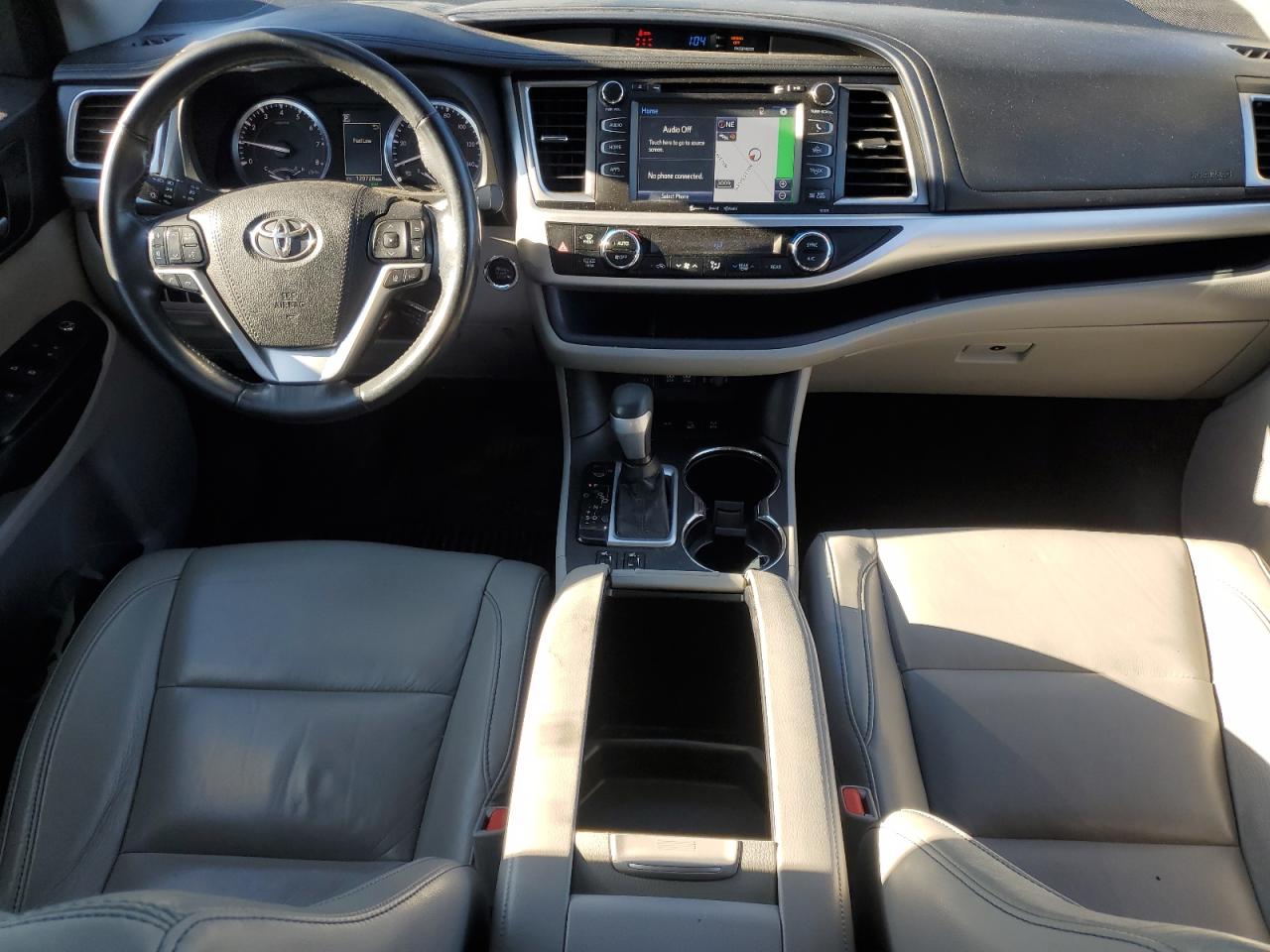 2017 Toyota Highlander VIN 5TDJZRFH0HS520848 Copart auction photo, rear end damage thumbnail 8