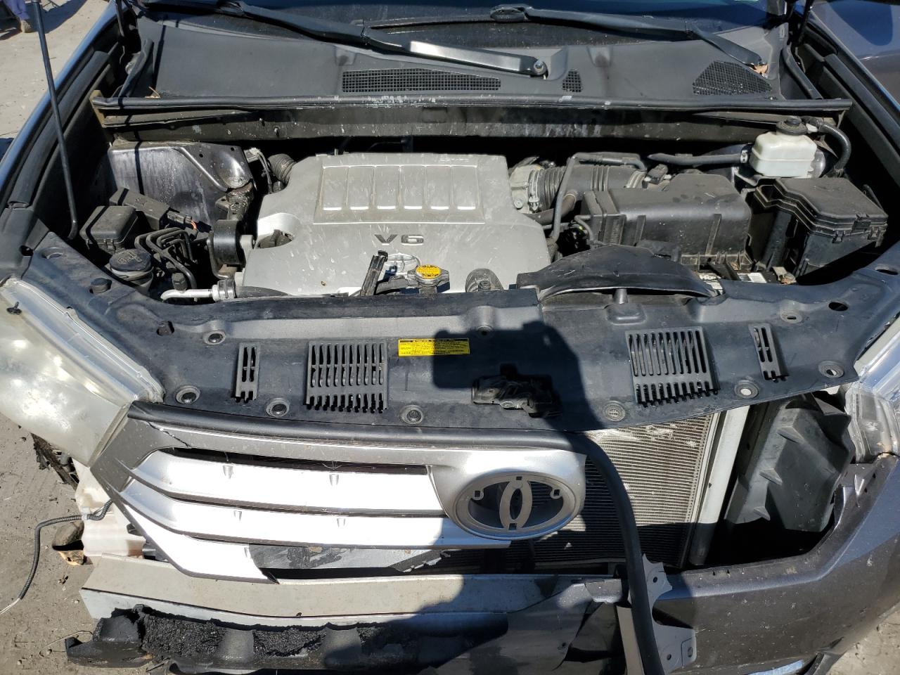 2013 Toyota Highlander VIN 5TDBK3EHXDS270567 Copart auction photo, front end / minor dent/scratches damage thumbnail 13