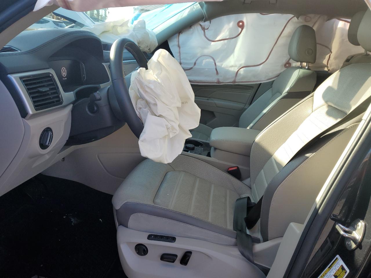 2021 Volkswagen Atlas VIN 1V2TR2CA2MC573830 Copart auction photo, all over damage thumbnail 7