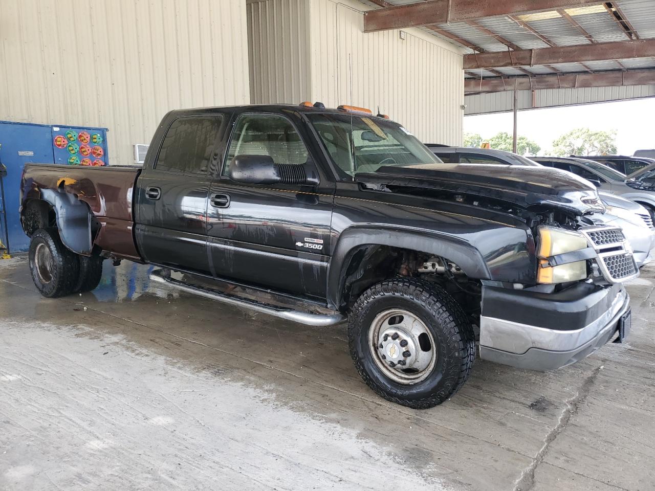 2005 Chevrolet Silverado VIN 1GCJC33225F860061 Copart auction photo, all over damage thumbnail 4