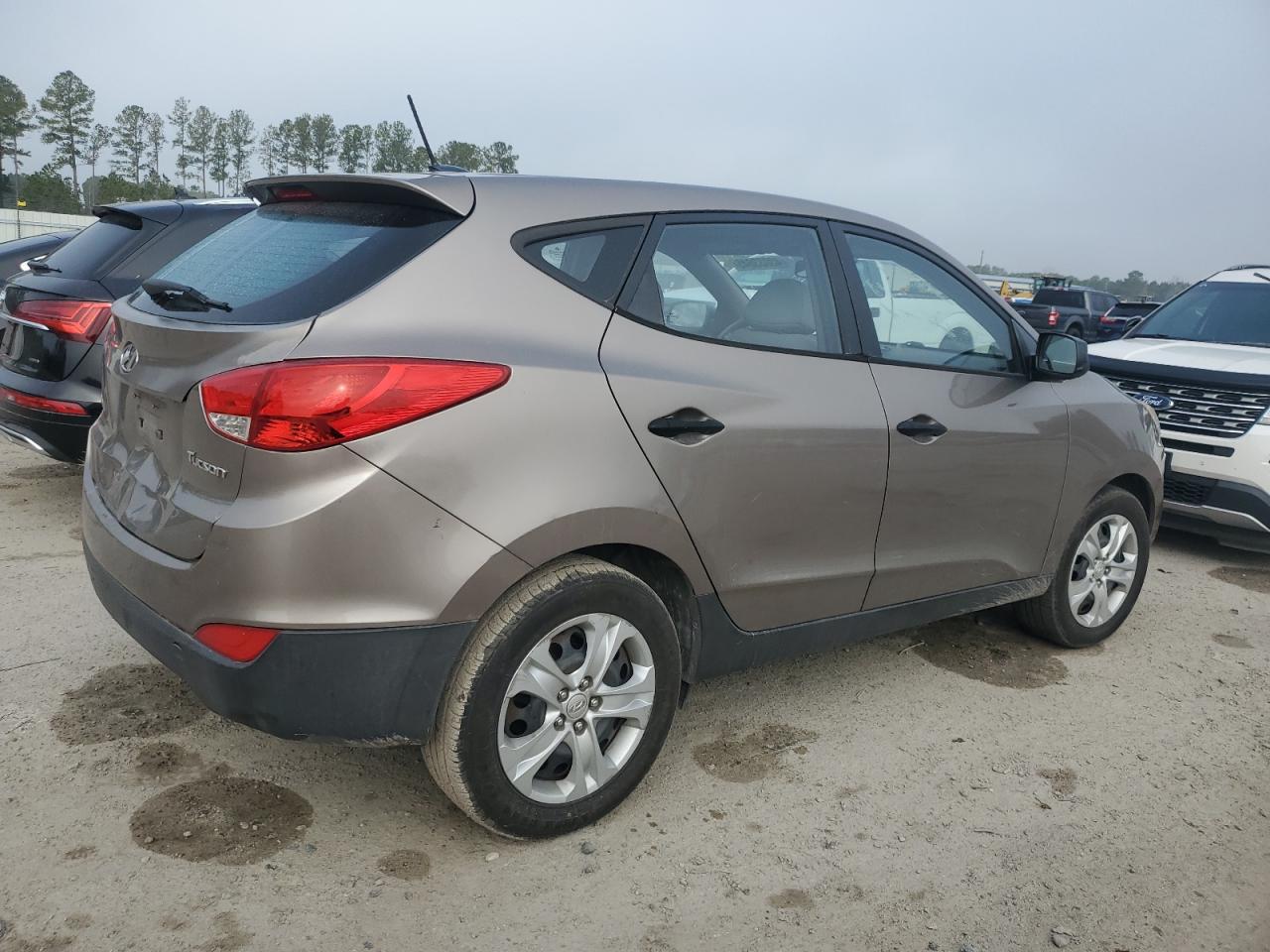 2010 Hyundai Tucson VIN KM8JT3AC1AU013660 Copart auction photo, rear end damage thumbnail 3