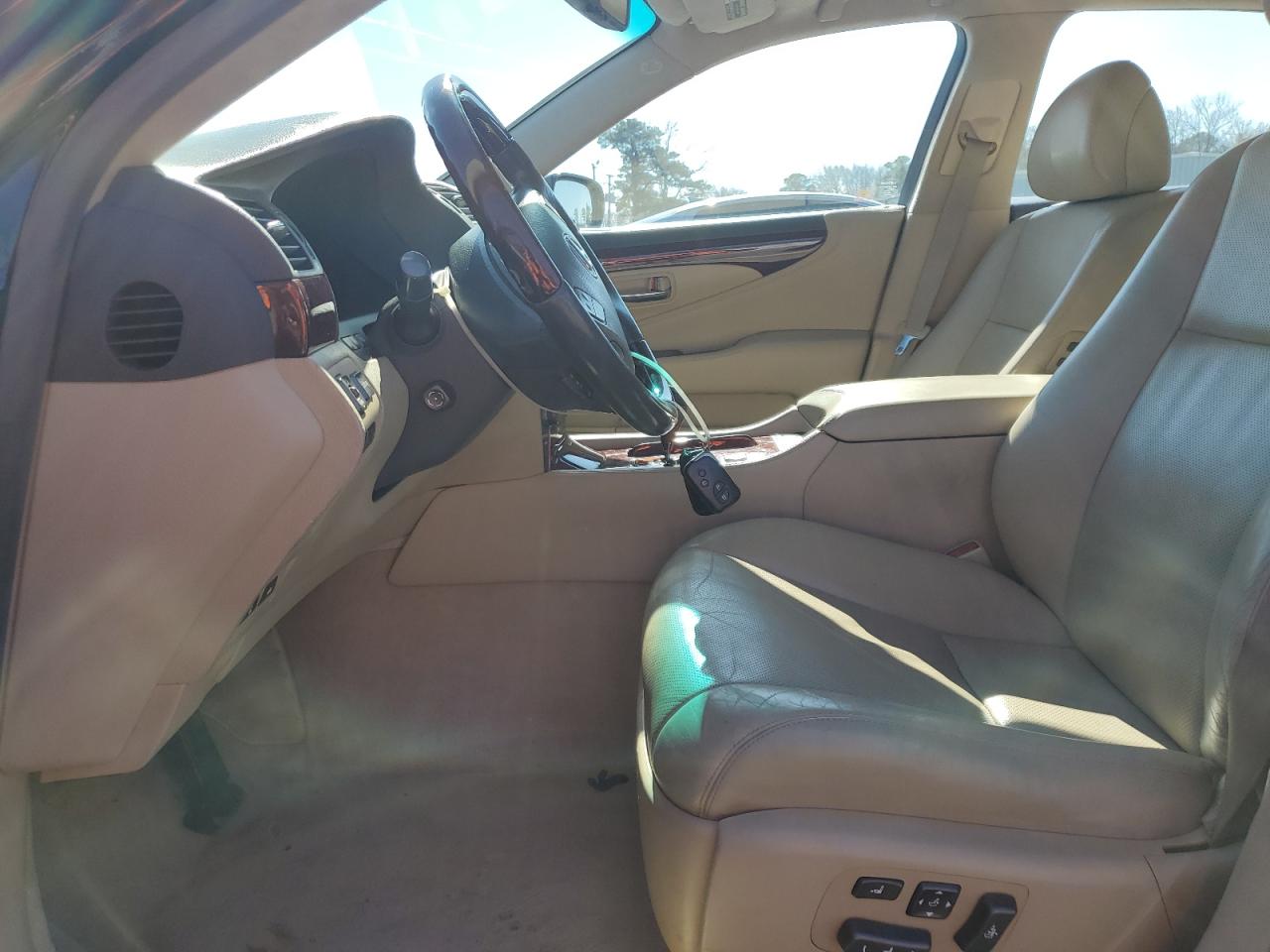 2008 Lexus LS VIN JTHGL46F485022217 Copart auction photo, rear end / minor dent/scratches damage thumbnail 7