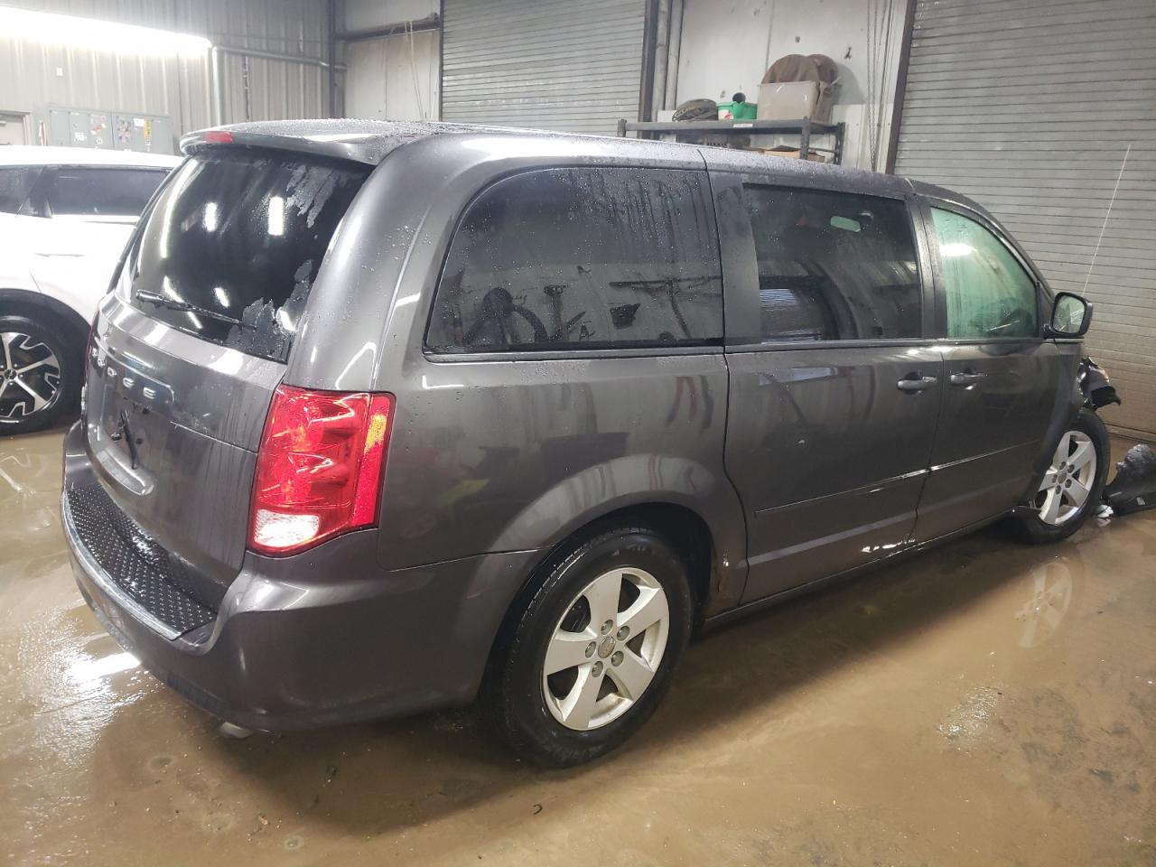 2015 Dodge Caravan VIN 2C4RDGBG8FR524607 Copart auction photo, front end damage thumbnail 3