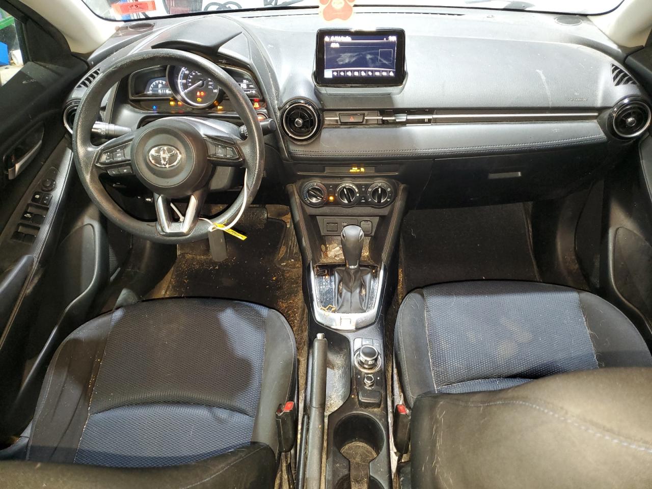 2019 Toyota Yaris VIN 3MYDLBYV2KY513247 Copart auction photo, front end / minor dent/scratches damage thumbnail 8