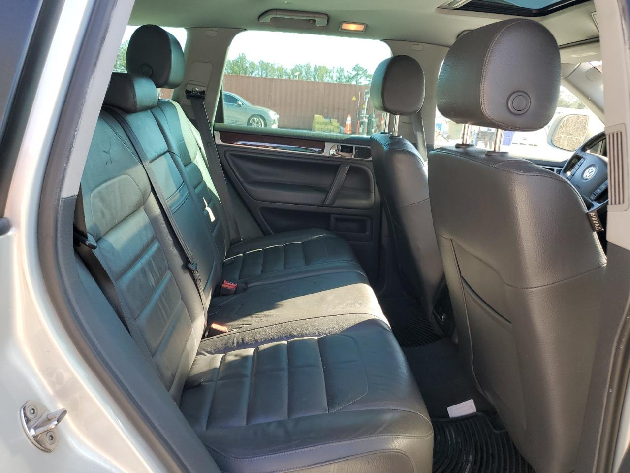 2008 Volkswagen Touareg VIN WVGBE77L28D065600 Copart auction photo, front end / minor dent/scratches damage thumbnail 11