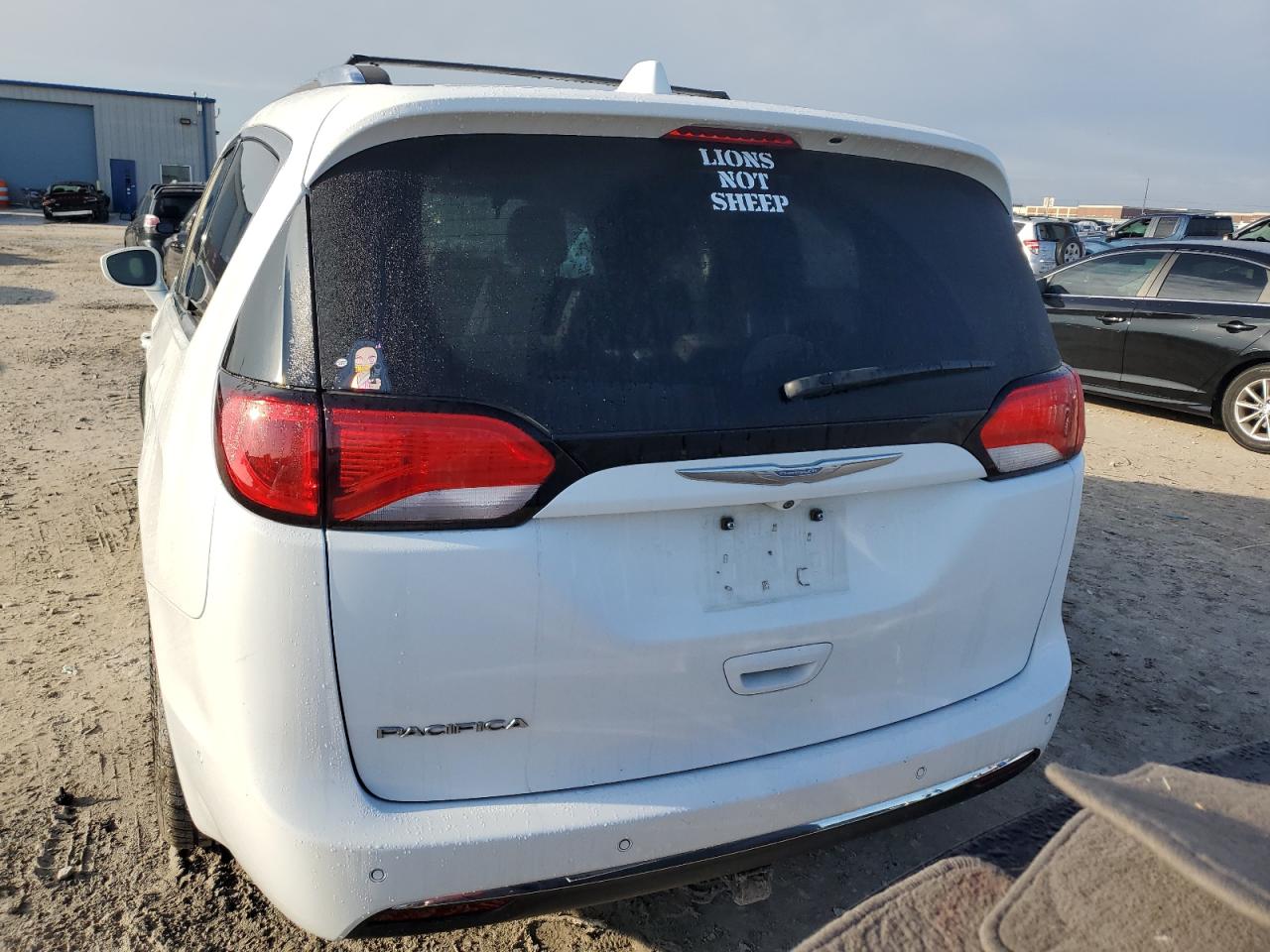 2017 Chrysler Pacifica VIN 2C4RC1EG6HR647983 Copart auction photo, front end / side damage thumbnail 6