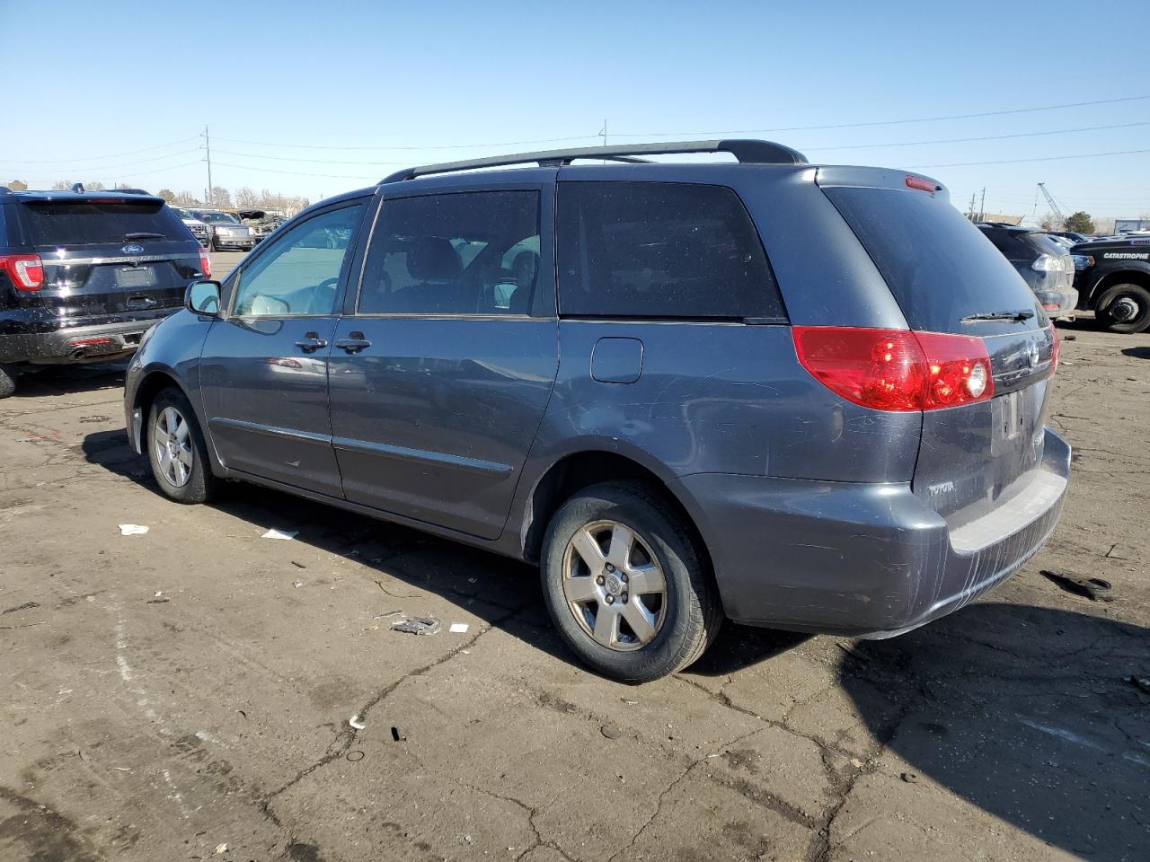 2006 Toyota Sienna VIN 5TDZA22C96S562850 Copart auction photo, front end damage thumbnail 2
