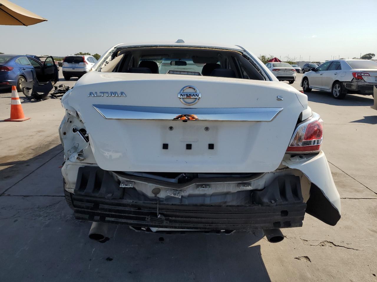 2015 Nissan Altima VIN 1N4AL3AP5FN863032 Copart auction photo, rear end damage thumbnail 6