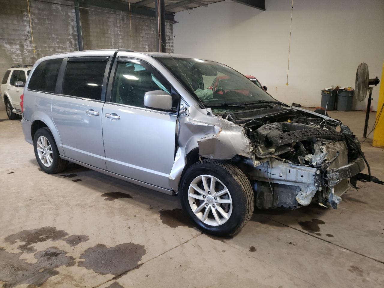 2018 Dodge Caravan VIN 2C4RDGCG8JR209717 Copart auction photo, front end / side damage thumbnail 4