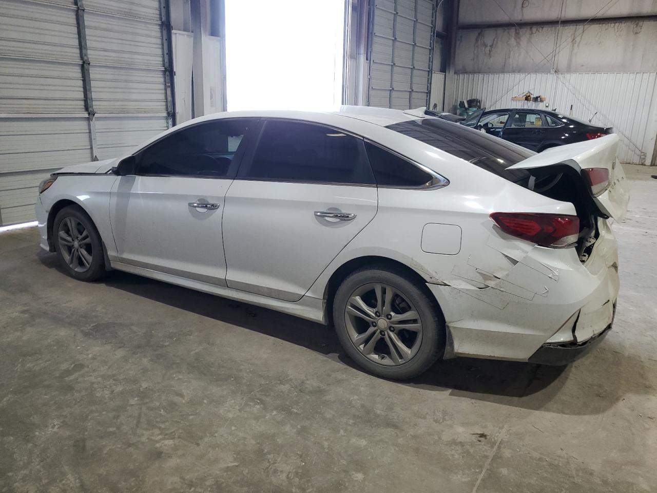 2018 Hyundai Sonata VIN 5NPE34AF6JH687108 Copart auction photo, rear end / front end damage thumbnail 2