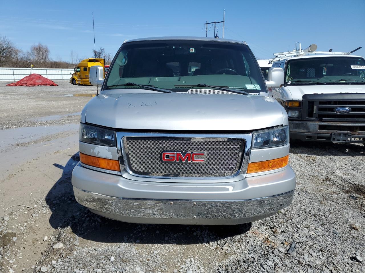 2011 GMC Savana VIN 1GDS7DC40B1115667 Copart auction photo, hail damage thumbnail 5