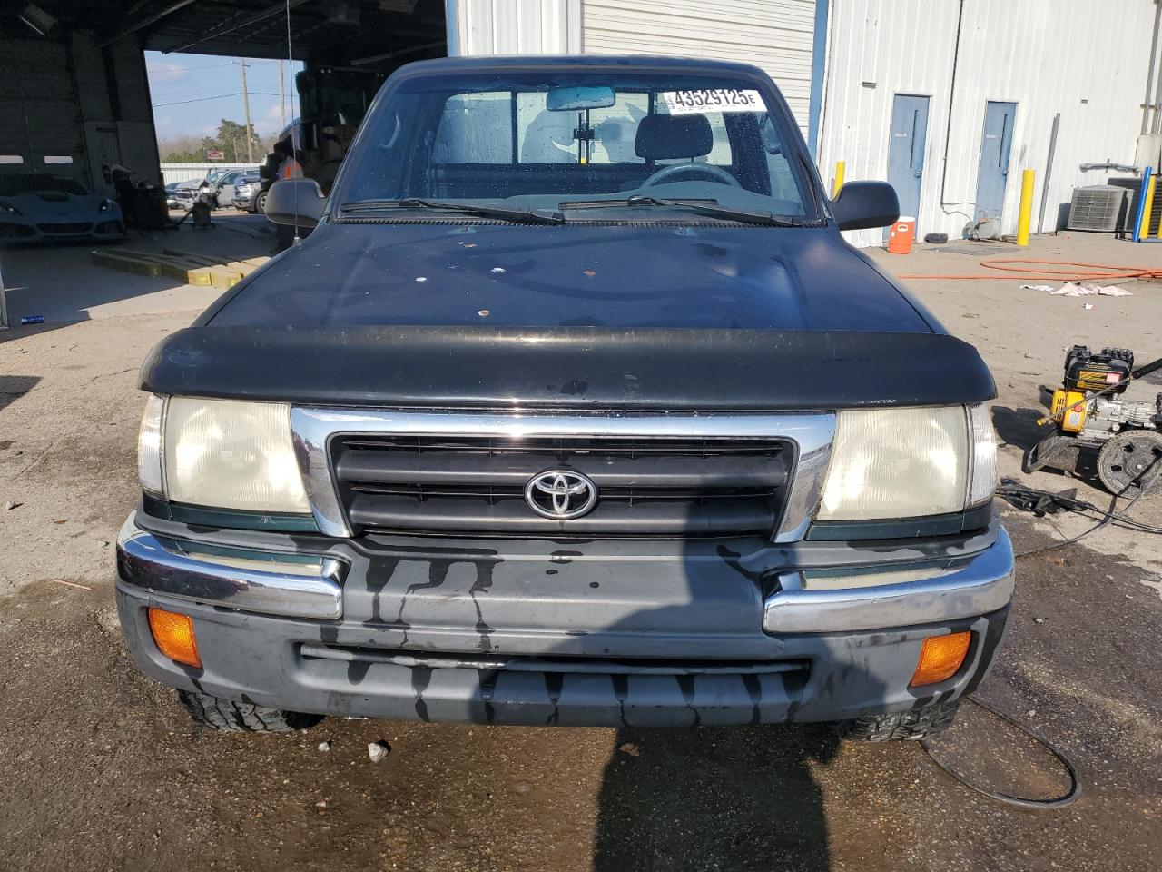2000 Toyota Tacoma VIN 5TENM92N8YZ717071 Copart auction photo, rear end damage thumbnail 5