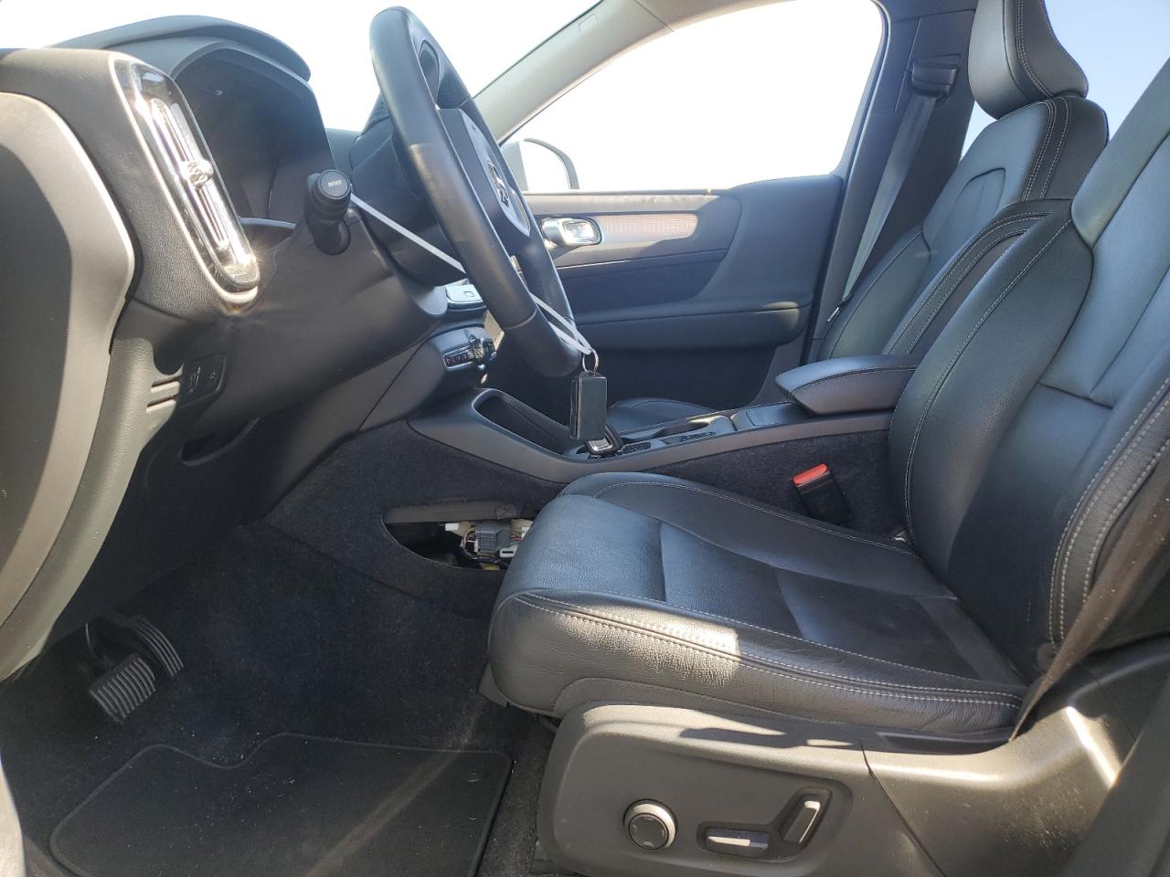 2019 Volvo XC40 VIN YV4162XZ5K2004763 Copart auction photo, front end / side damage thumbnail 7