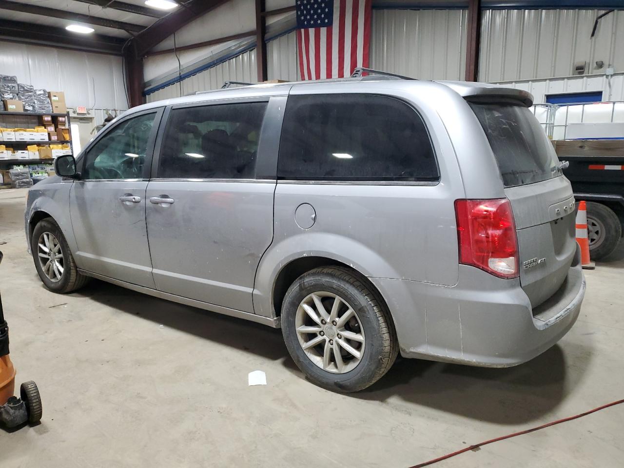 2018 Dodge Caravan VIN 2C4RDGCG0JR300206 Copart auction photo, front end damage thumbnail 2